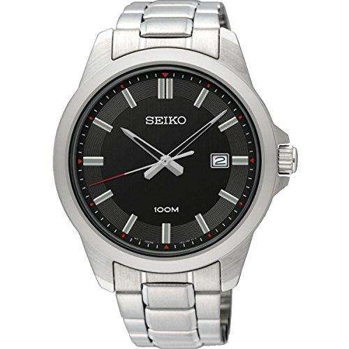 Seiko Edelstahl Herrenarmbanduhr mit schwarzem Zifferblatt SUR245P1
