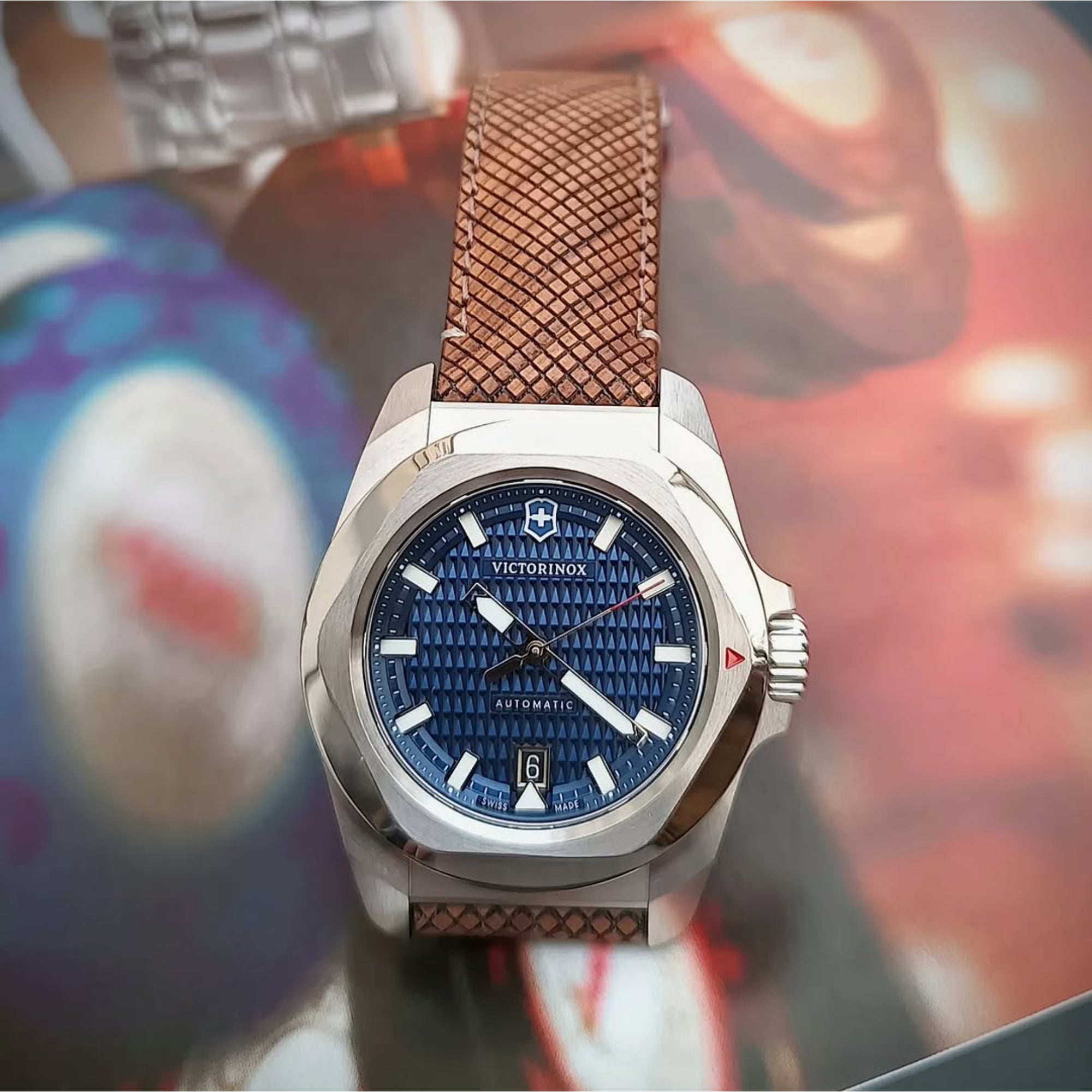 Victorinox 242018.1 blue textured Swiss Army Knife-pattern dial with date