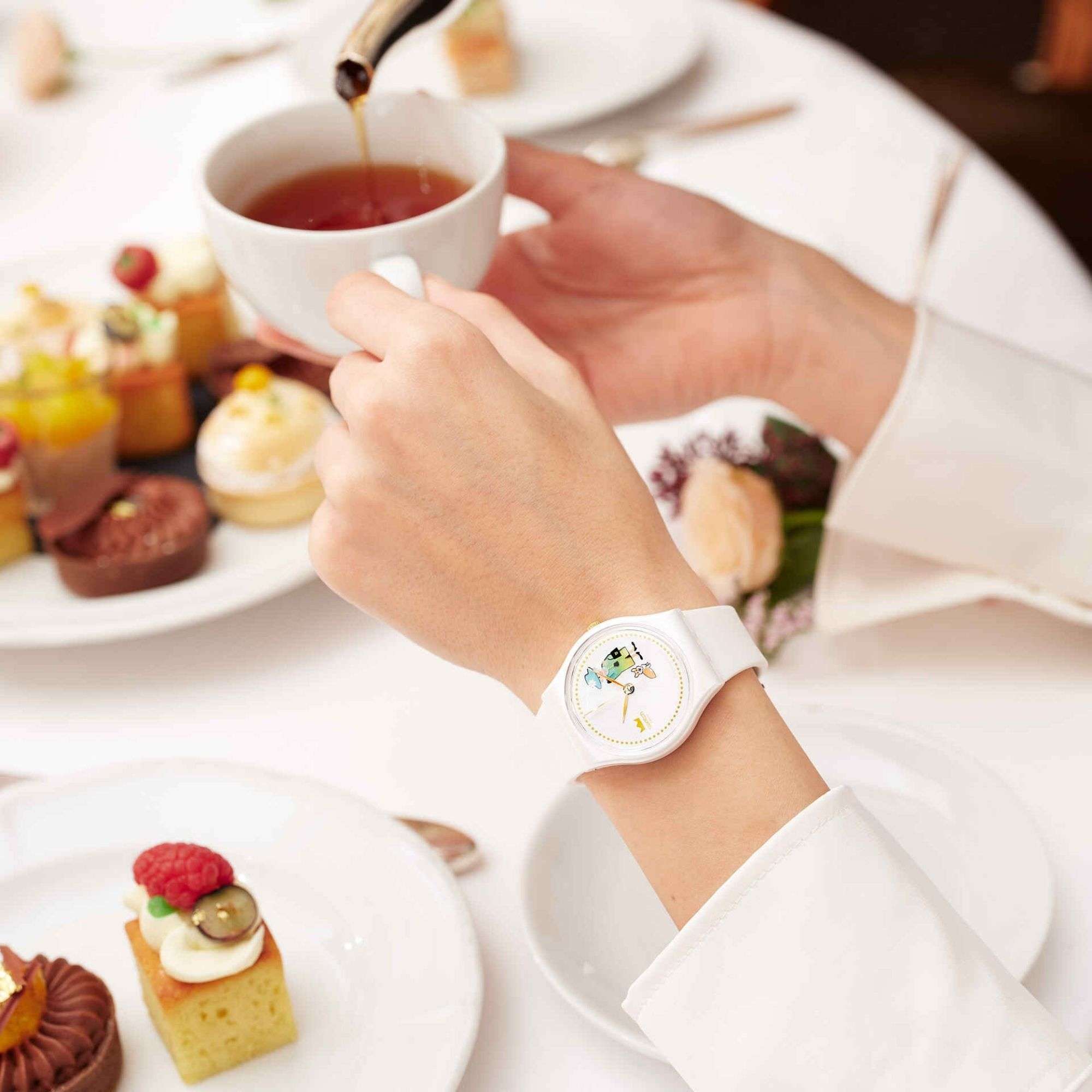 Swatch How Majestic Queen White Dial White Silicone Strap Watch GZ711
