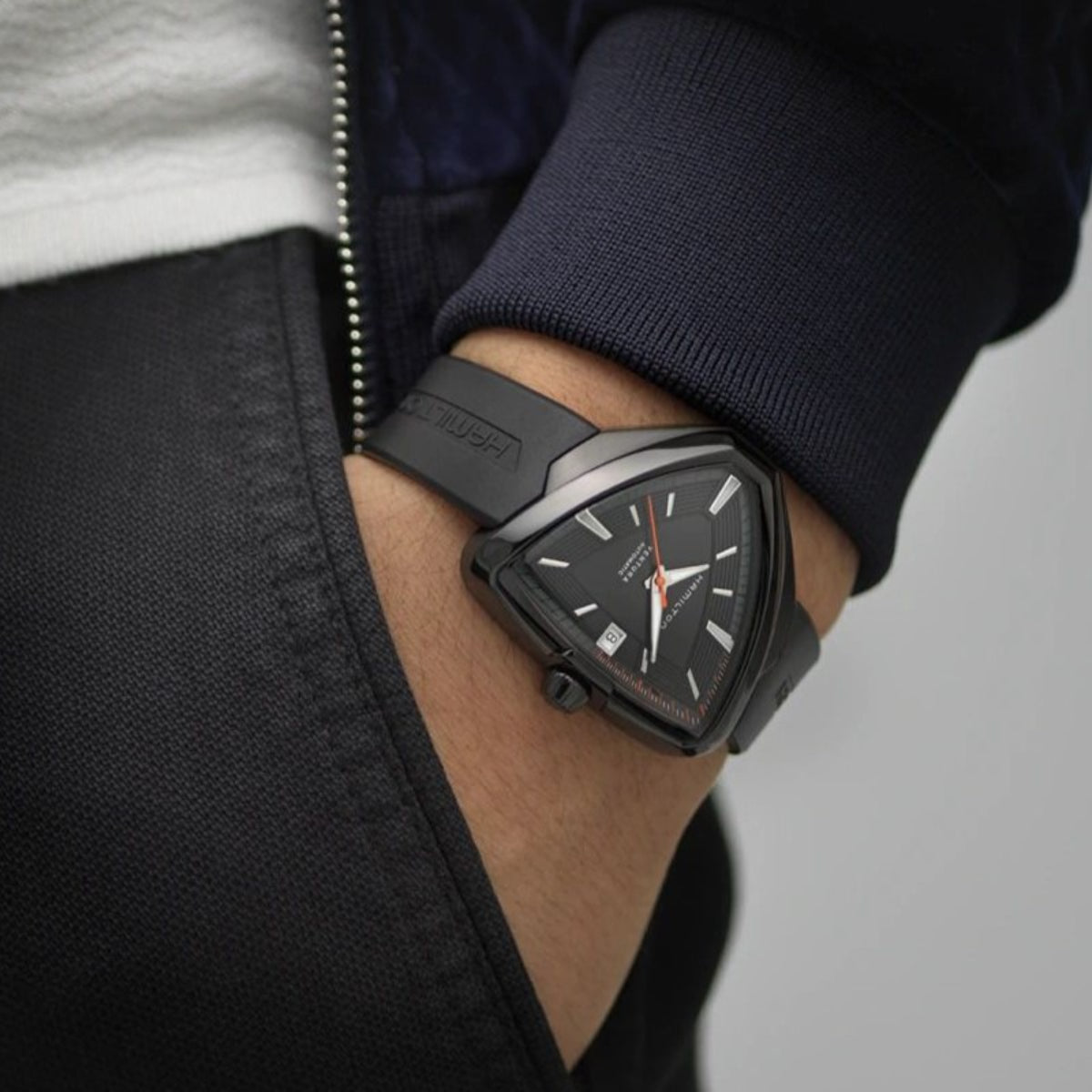 Hamilton Ventura 42mm Elvis80 Schwarzes Zifferblatt Gummi Herren Automatik Uhr H24585331