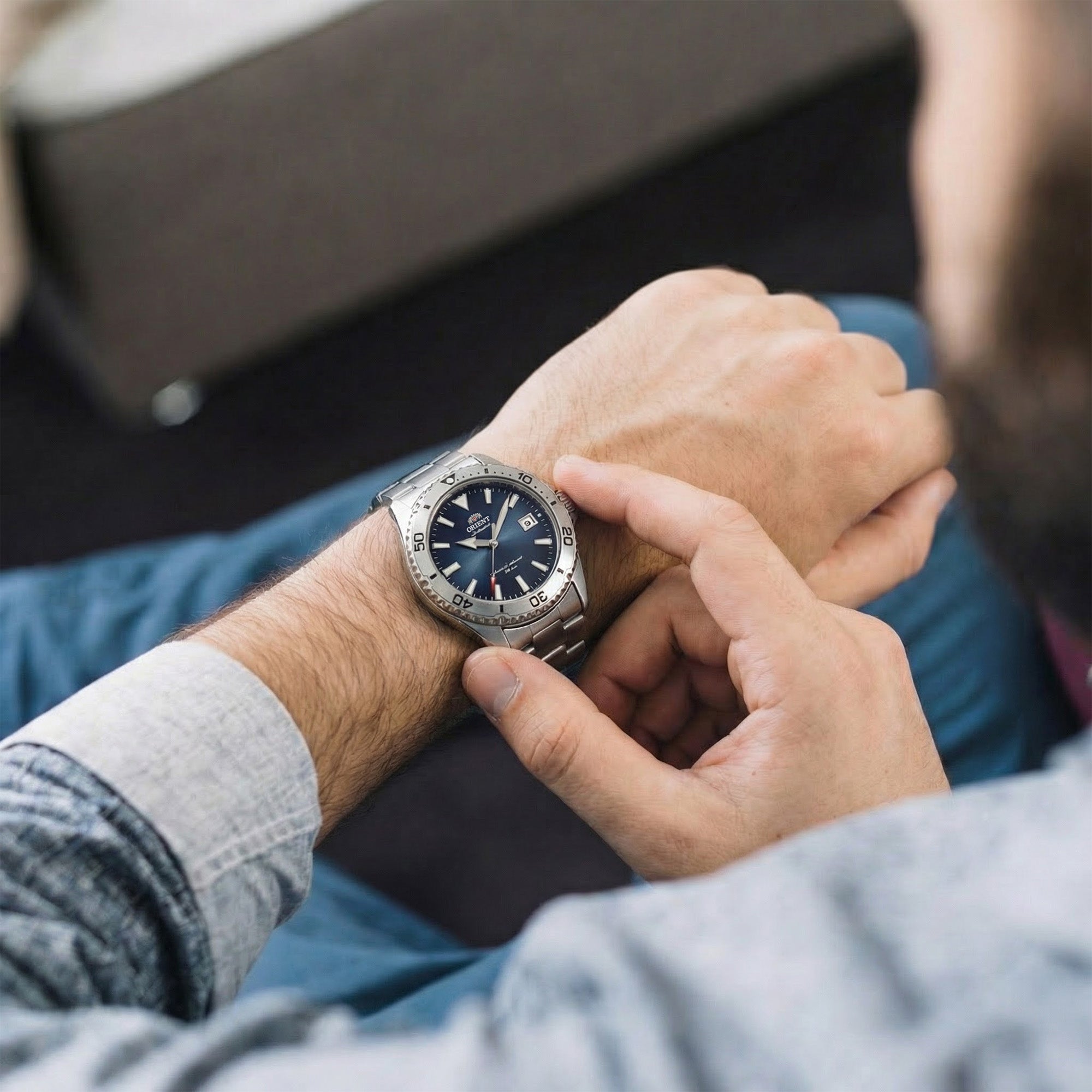 Orient Mako RA-AC0Q14L30B 40mm blue dial automatic dive watch worn on wrist