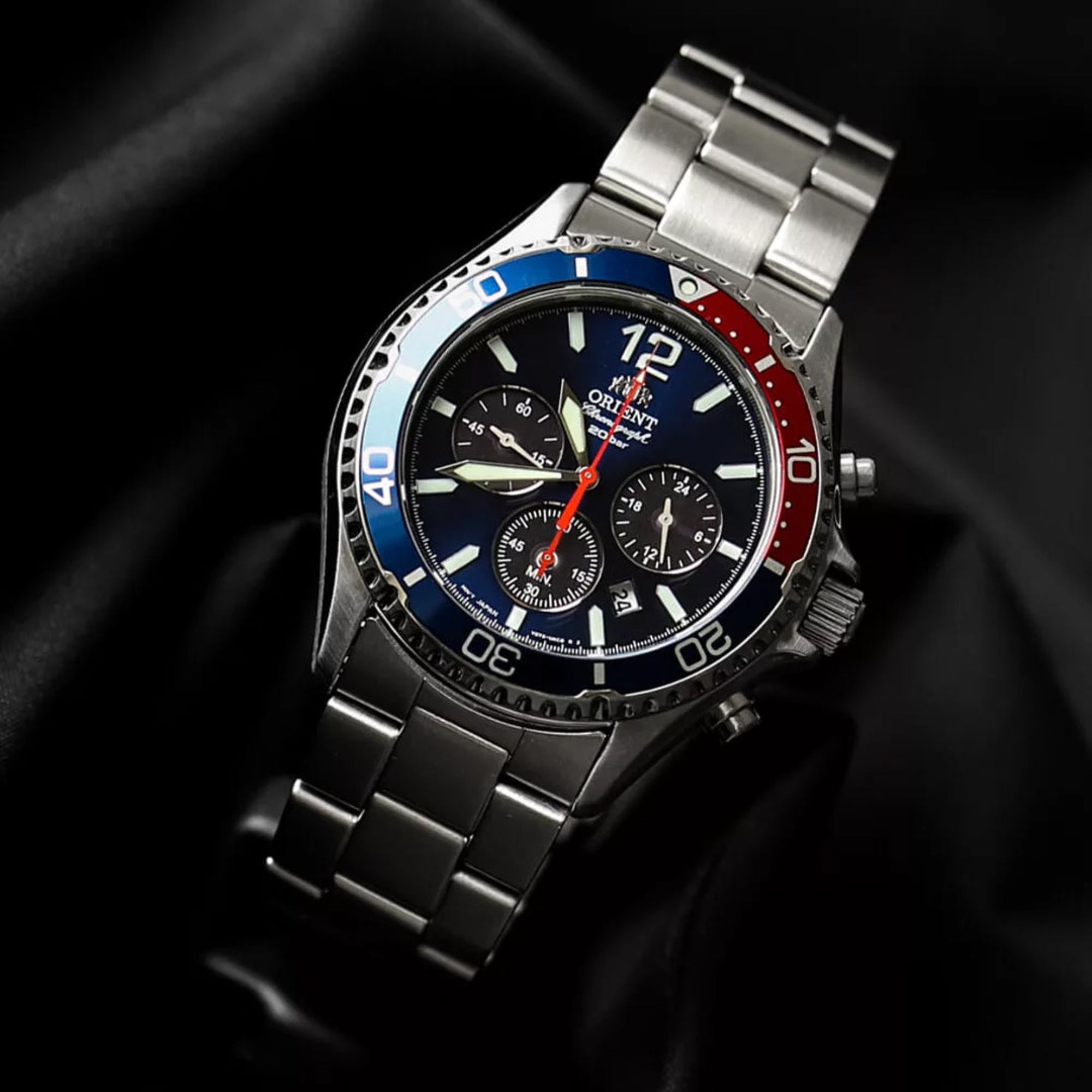 Orient Mako RA-TX0201L10B sports watch against a black background.