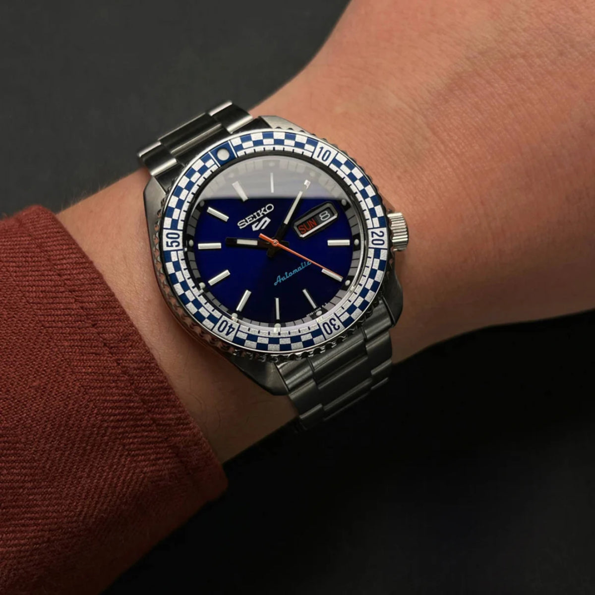 Seiko 5 Sports Checker Flag Automatik Blaues Zifferblatt Stahlarmband Herren Uhr SRPK65K1