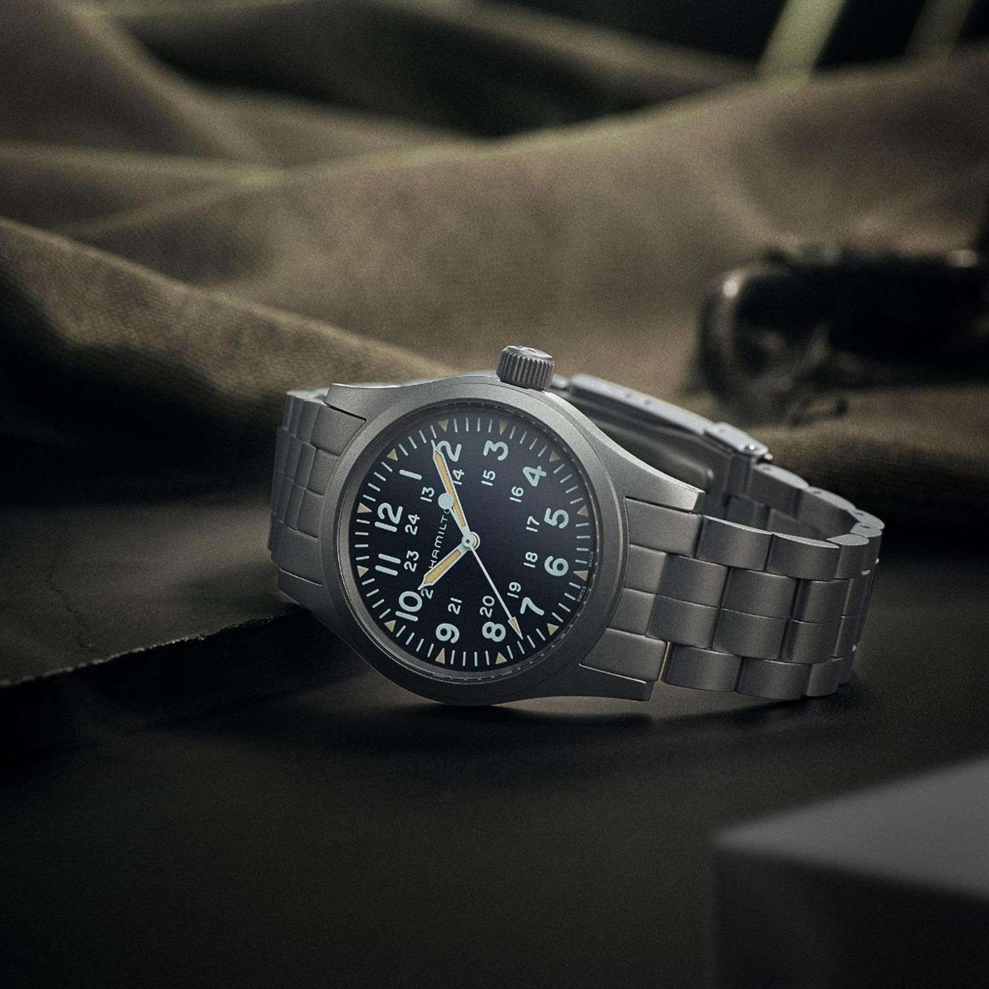 Hamilton Khaki Field H69439131 38mm black dial and stainless steel bracelet