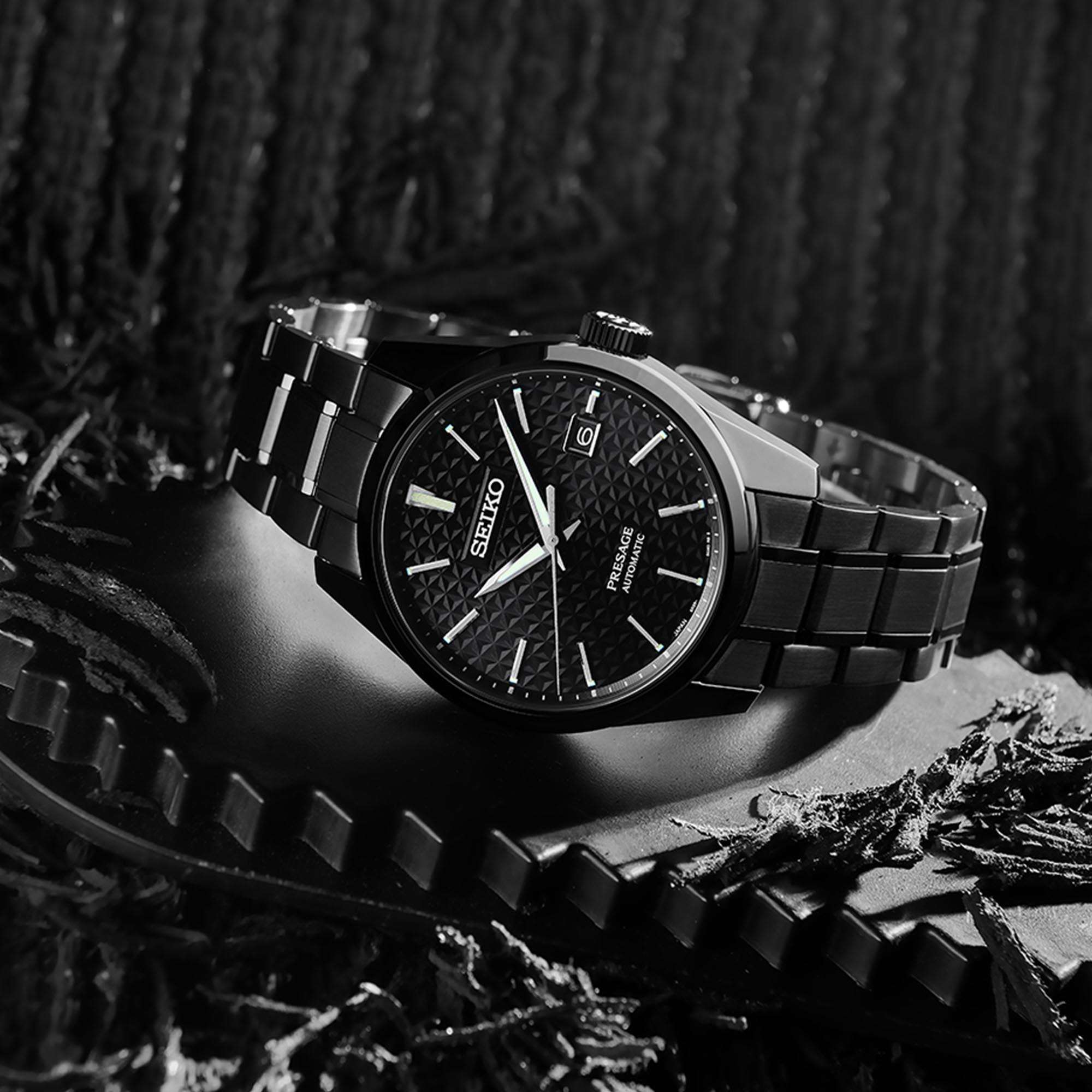 Seiko Presage Sharp Edge Serie Automatik Schwarzes Zifferblatt Schwarzes PVD Silber Edelstahl Herrenarmbanduhr SPB229J1