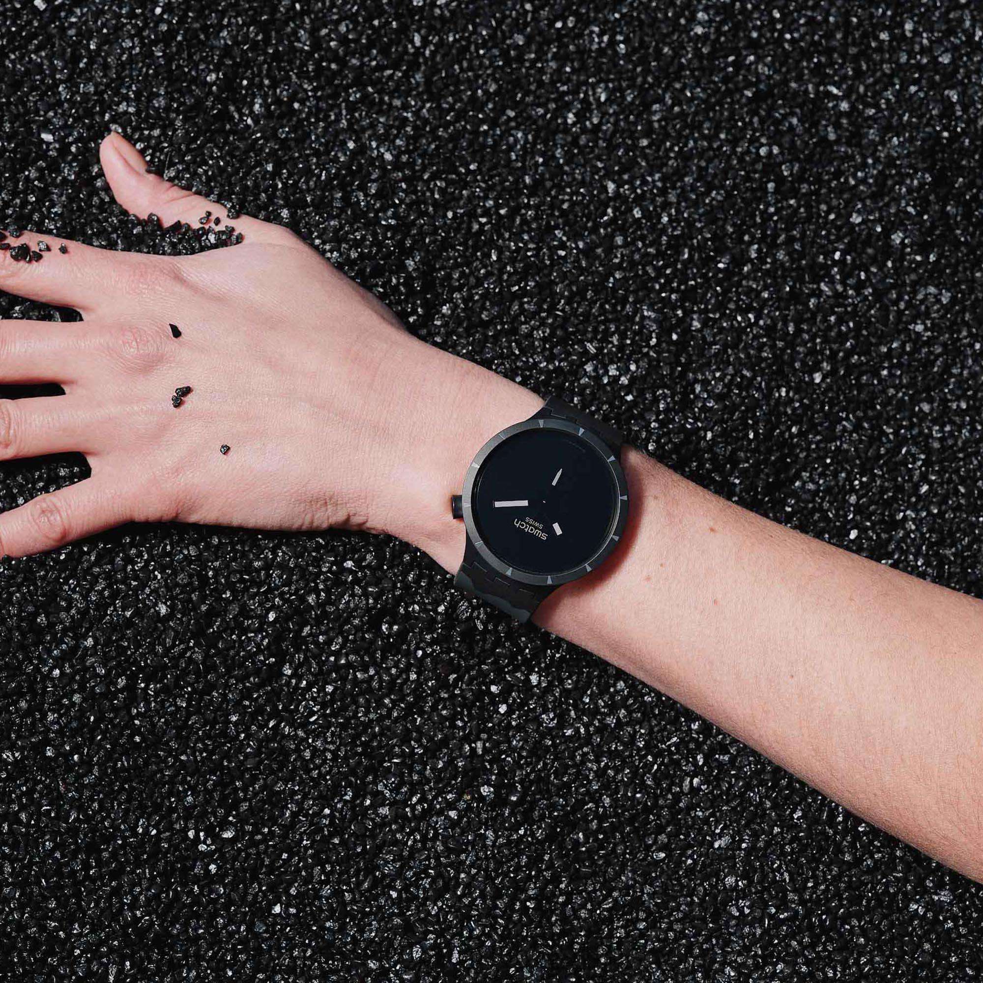 Swatch Big Bold Bioceramic Basalt Quarz Schwarzes Zifferblatt Silikonarmband Uhr SB03B110