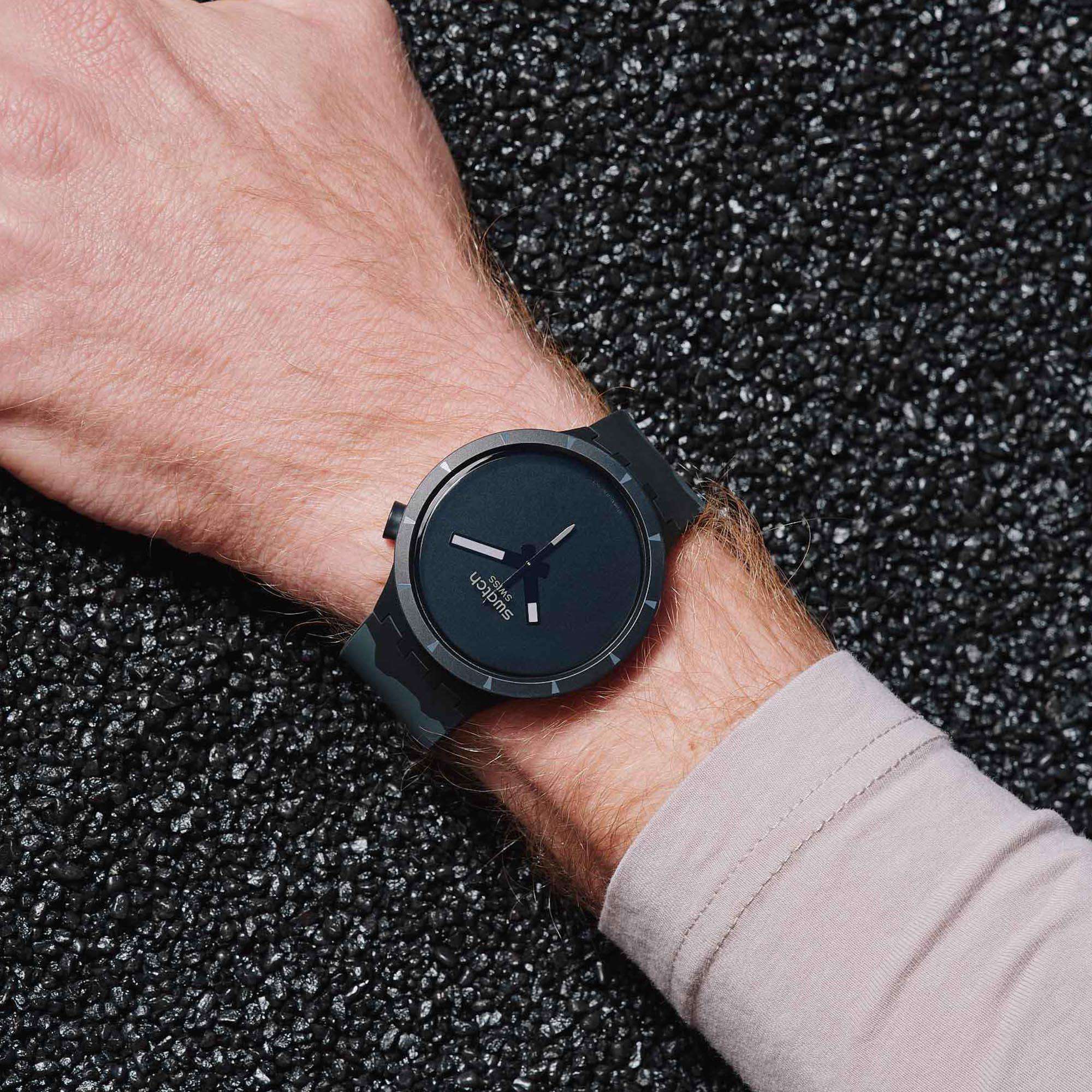 Swatch Big Bold Bioceramic Basalt Quarz Schwarzes Zifferblatt Silikonarmband Uhr SB03B110