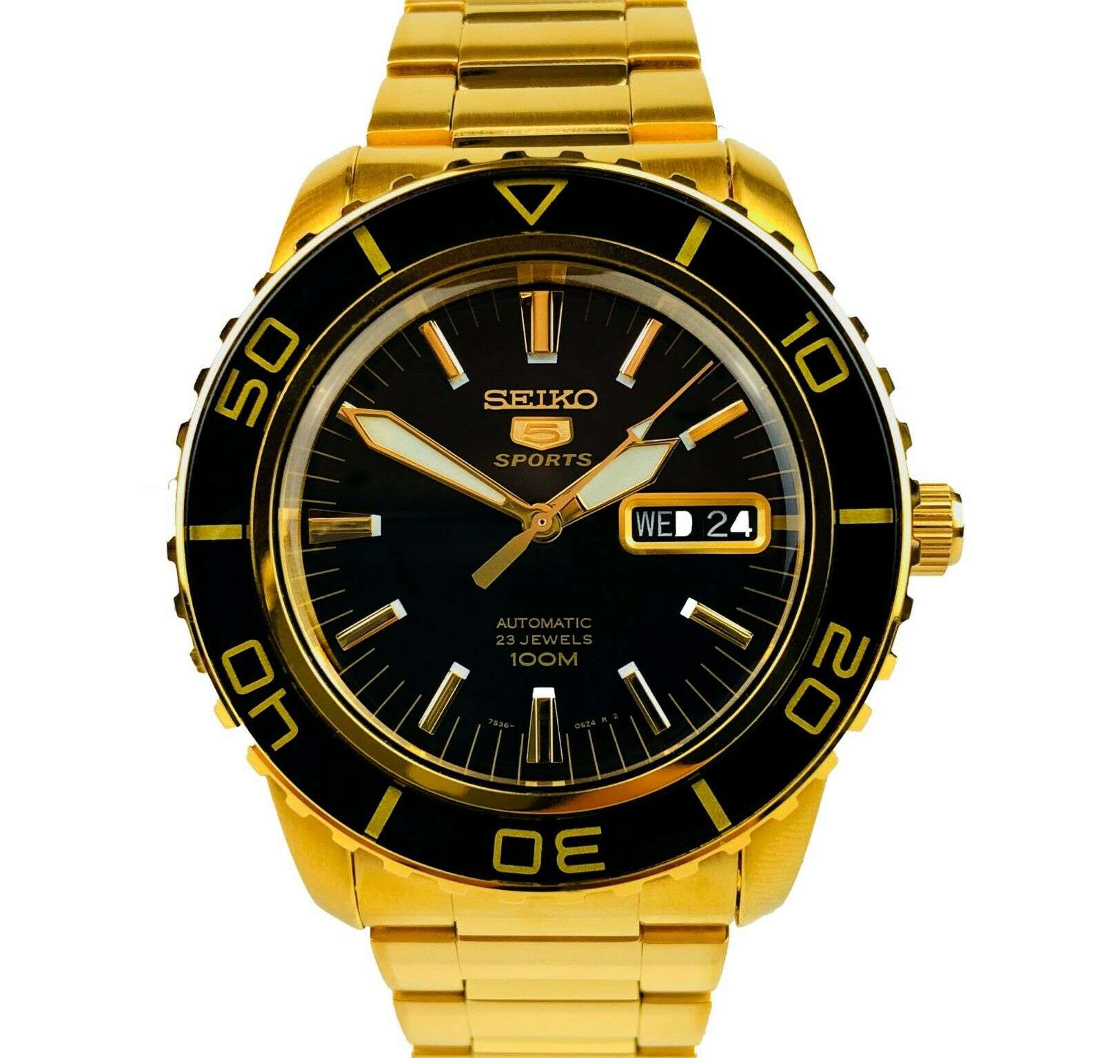 Seiko 5 Sports Automatik Herrenarmbanduhr mit schwarzem Zifferblatt und goldfarbenem Edelstahl SNZH60K1