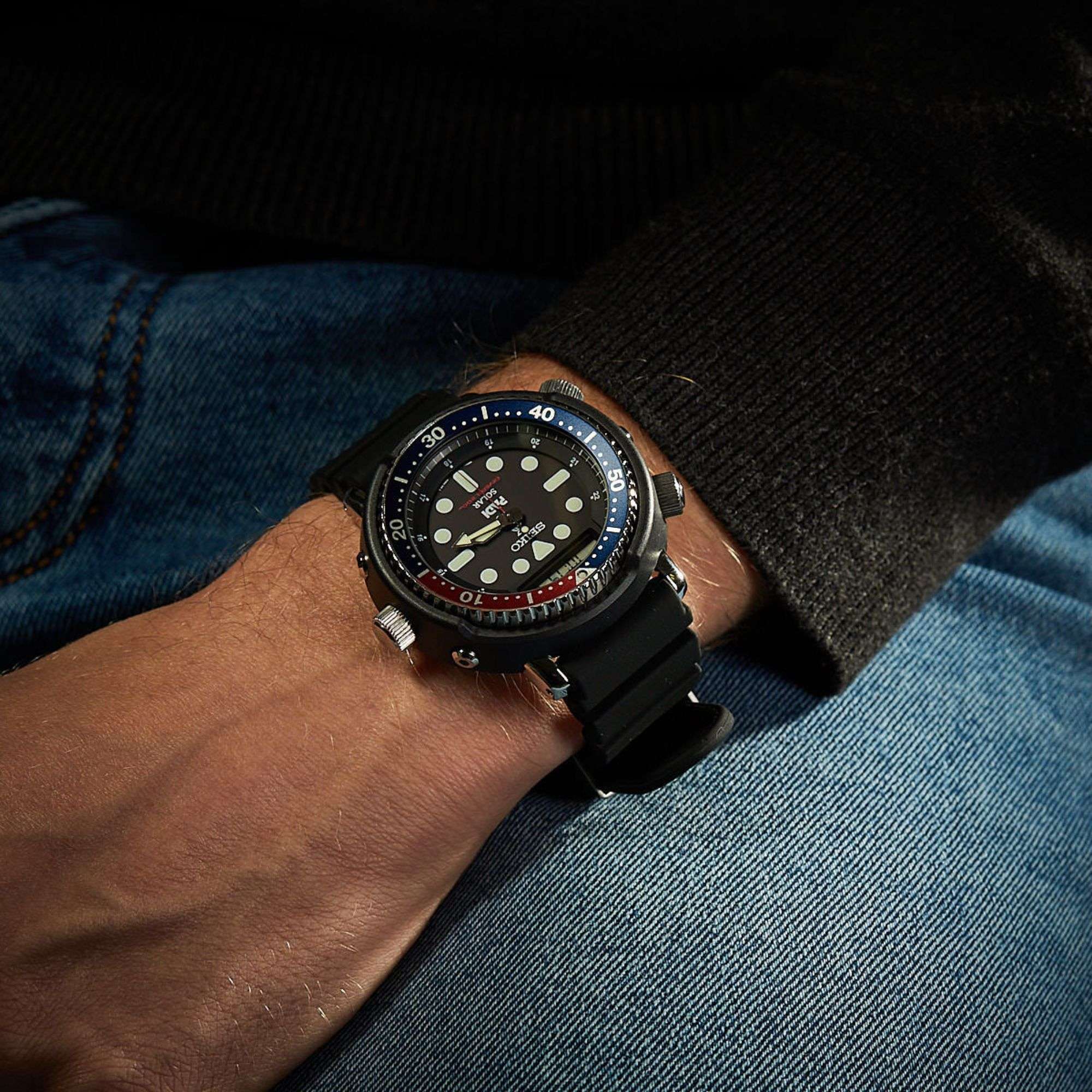 Seiko Prospex 'Arnie' PADI Predator 'Pepsi' 'Tuna' Solar Schwarzes Zifferblatt Silikonarmband Taucher Herren Uhr SNJ027P1