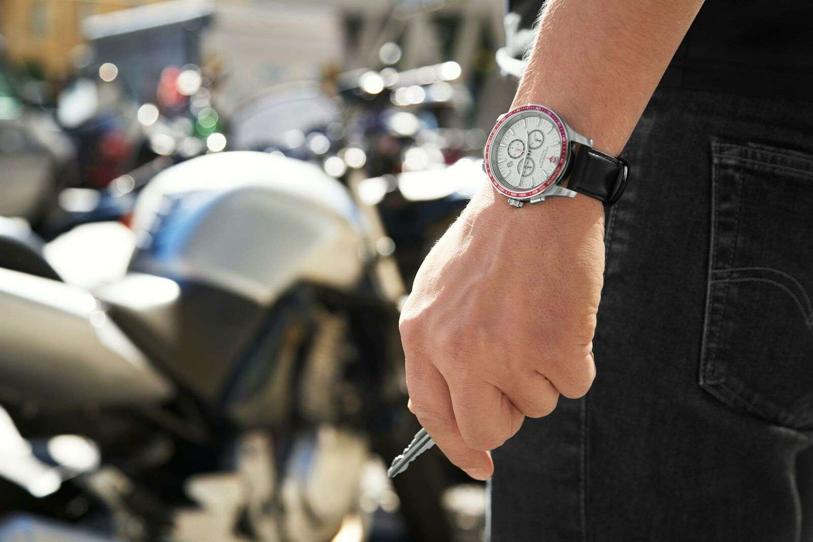 Victorinox Alliance 44mm Chronograph Weißes Zifferblatt Leder Herren Quarz Uhr 241819