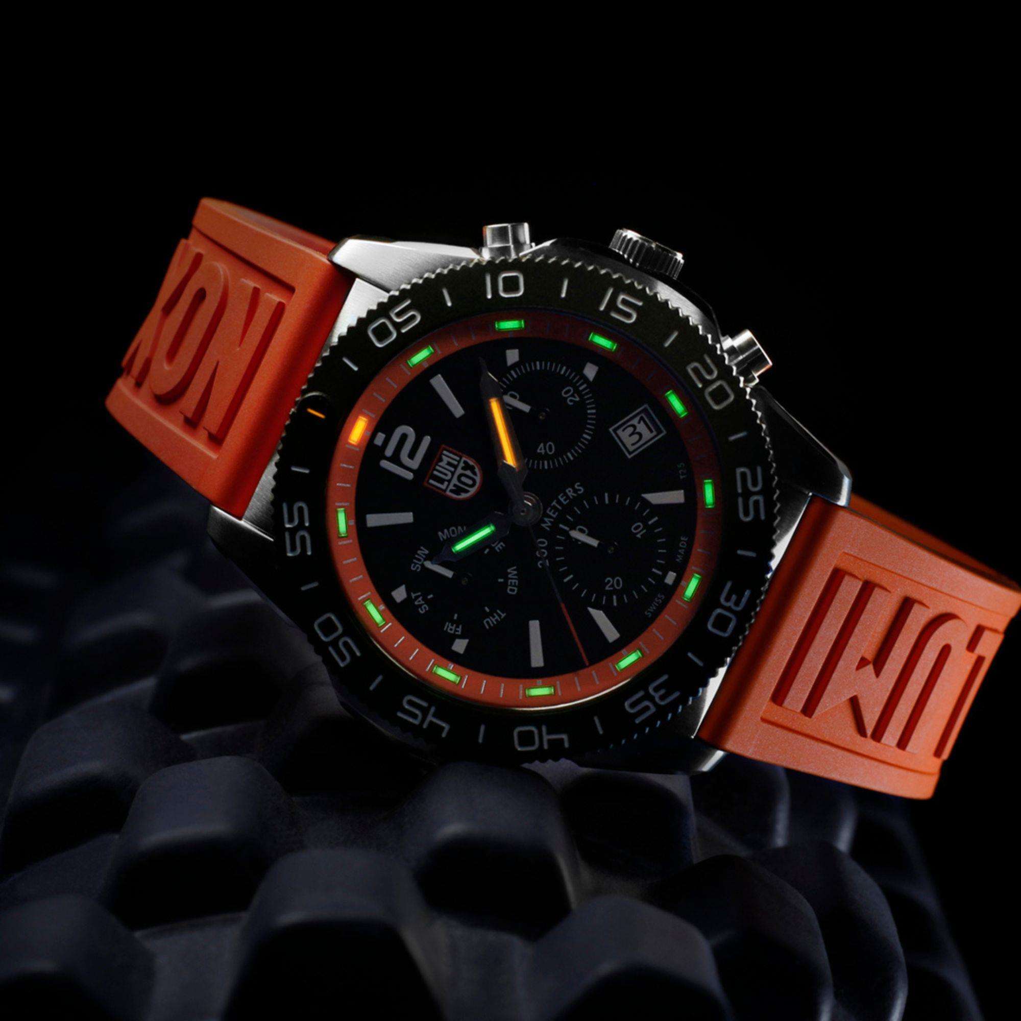 Luminox Pacific Diver Chronograph Orange Gummiband Schwarzes Zifferblatt Herren Uhr XS.3149