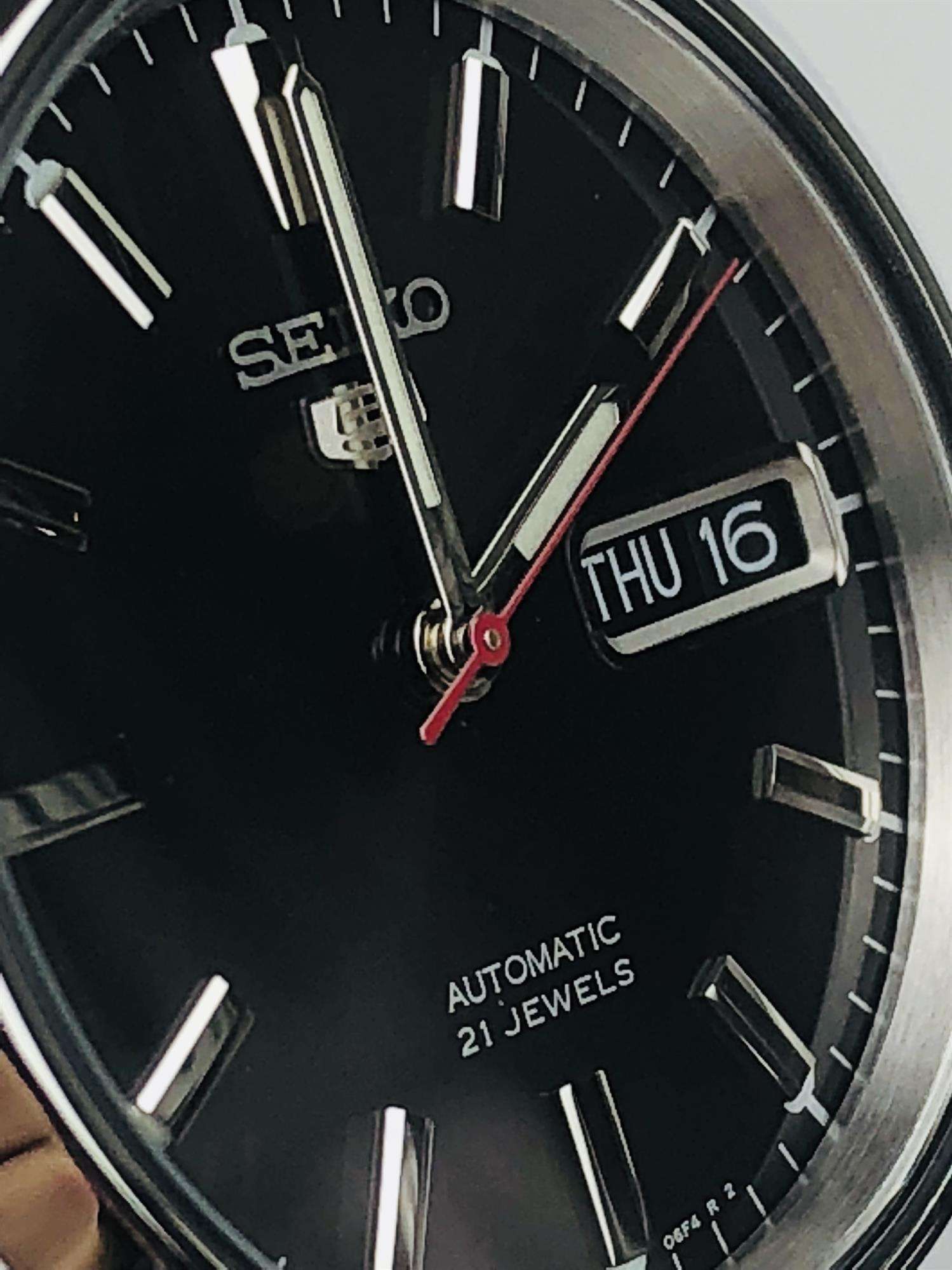 Seiko 5 Automatik Schwarzes Zifferblatt Edelstahl Herren Uhr SNK795K1