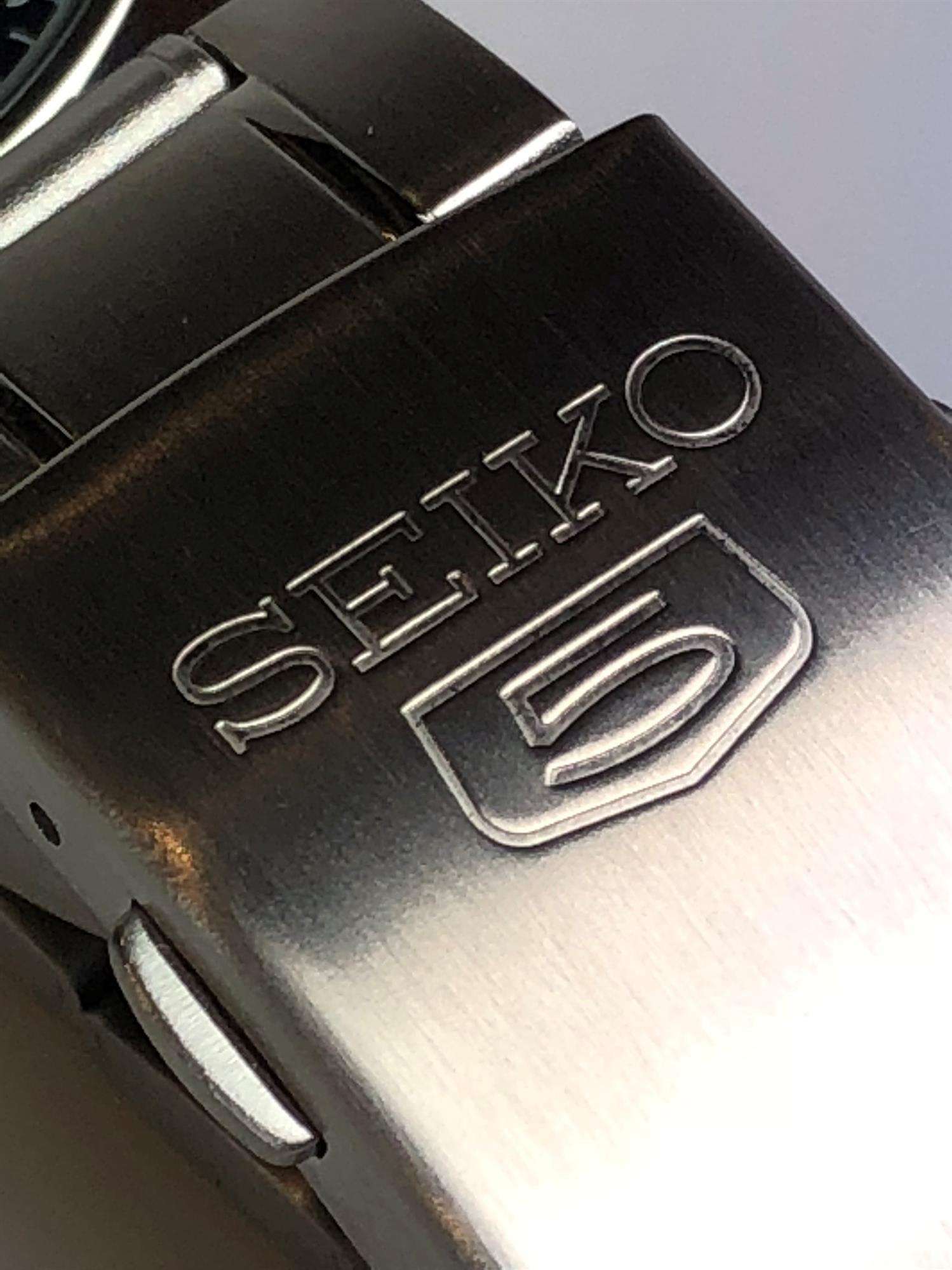 Seiko 5 Classic Automatik Blaues Zifferblatt Stahlarmband Herren Uhr SNK793K1