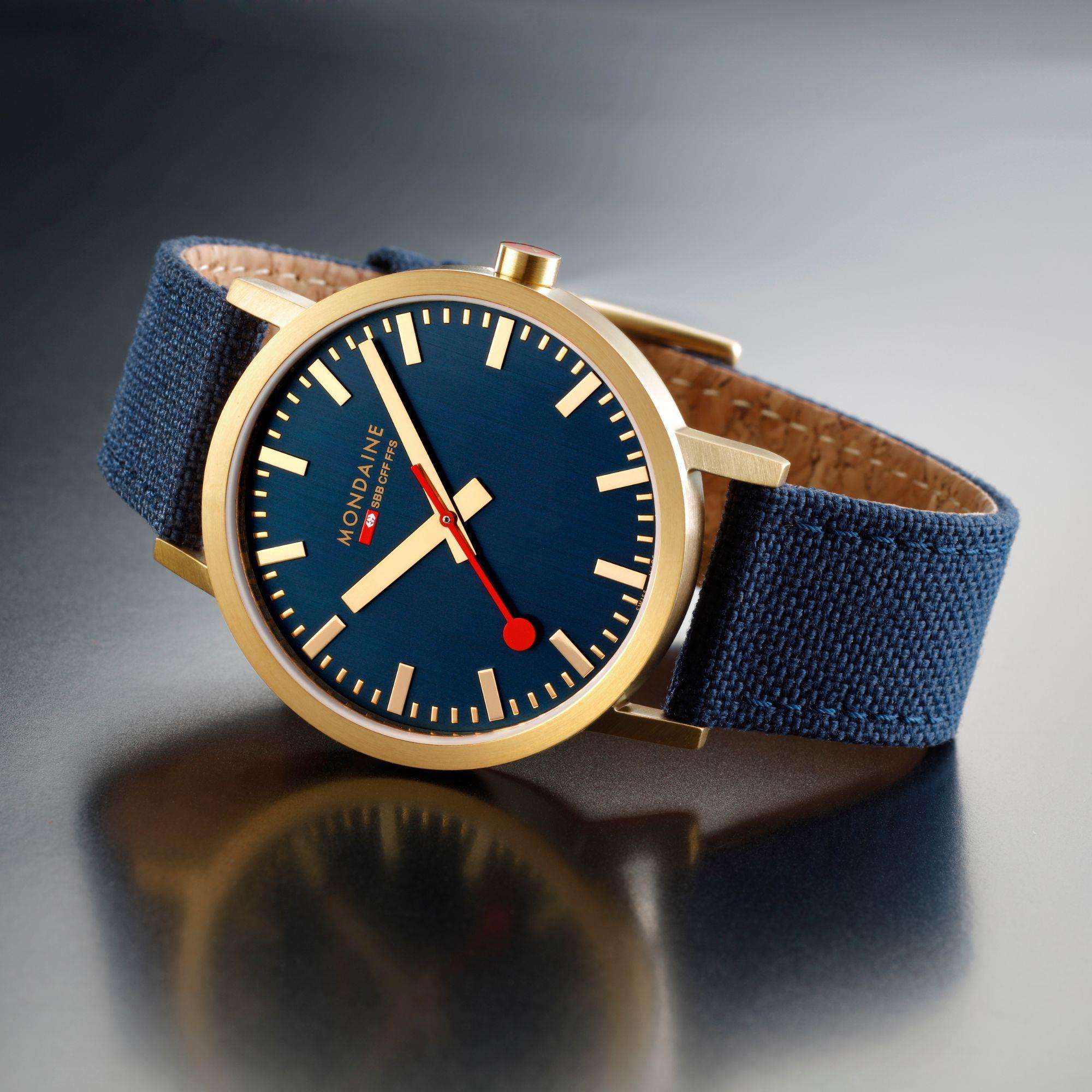 Mondaine Classic Deep Ocean Uhr A660.30360.40SBQ