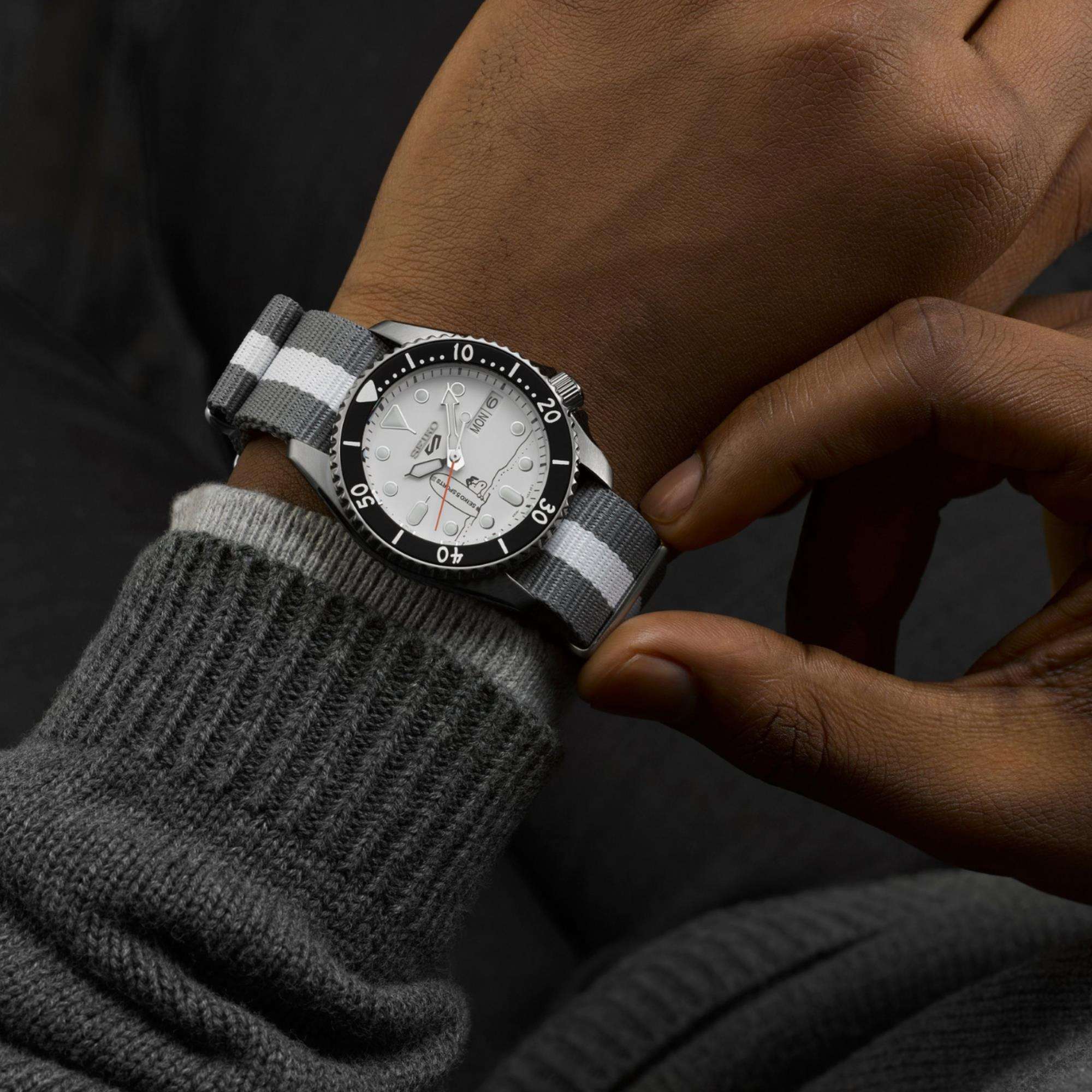 Seiko 5 Sports X Peanuts Surfbrett Limited Edition Automatik Weißes Zifferblatt Uhr SRPK25K1