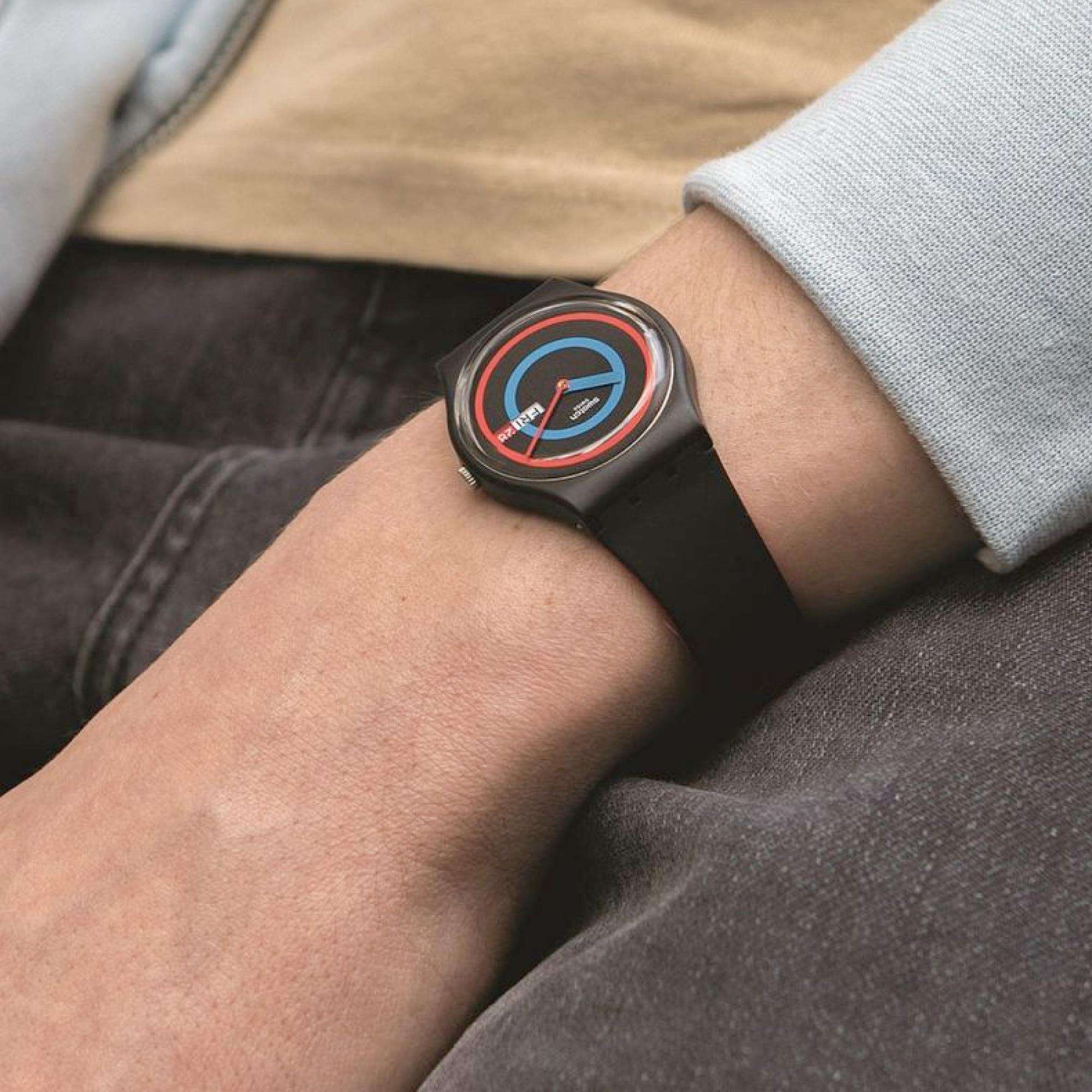 Swatch Die Januar Kollektion 'Circling Black' Quarz Uhr SO28B706