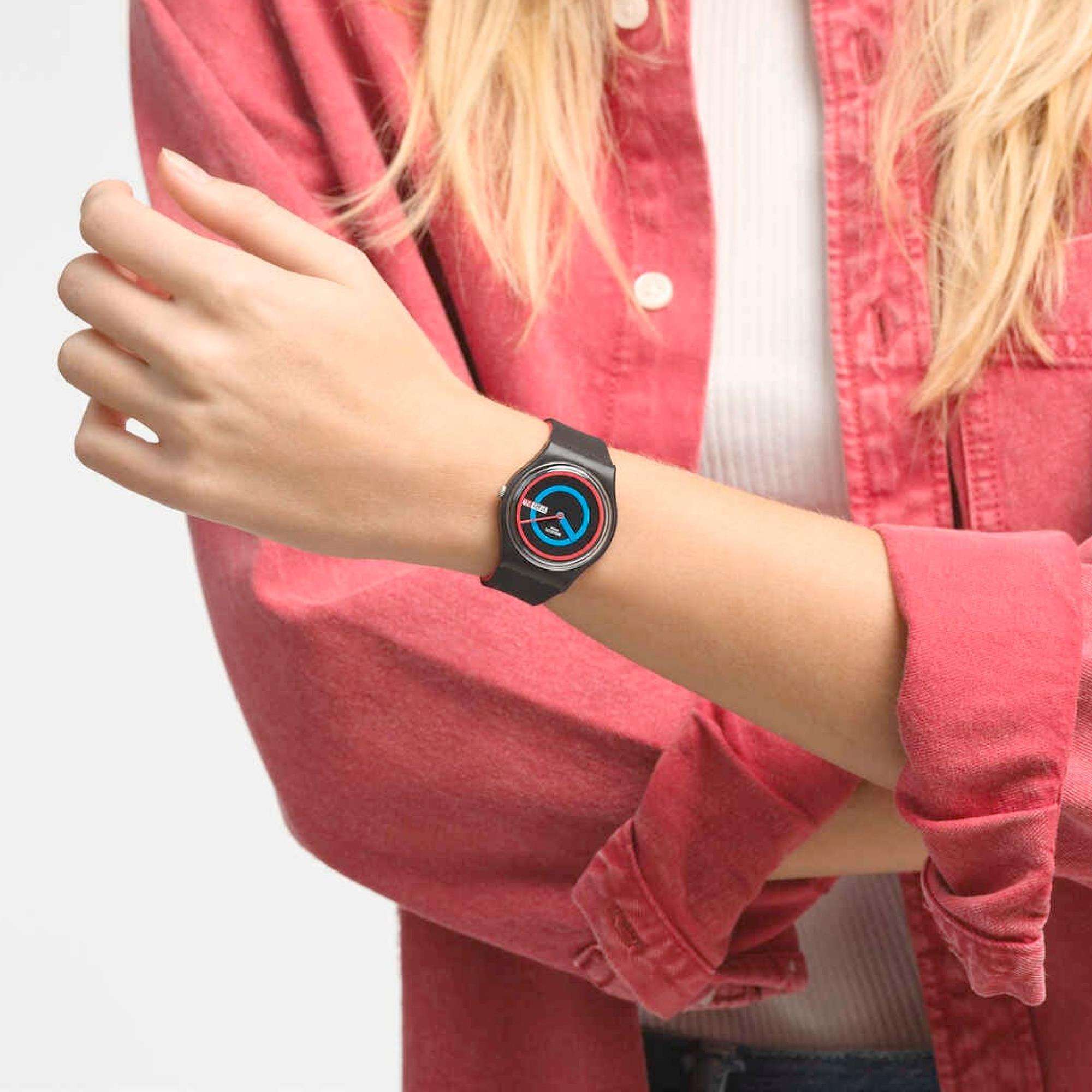 Swatch Die Januar Kollektion 'Circling Black' Quarz Uhr SO28B706