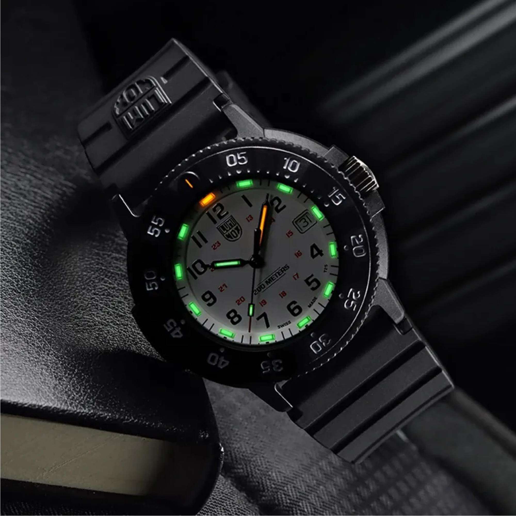 Luminox Original Navy Seal 3000 Evo Serie Weißes Zifferblatt Gummiband Herren Uhr XS.3007.EVO.S