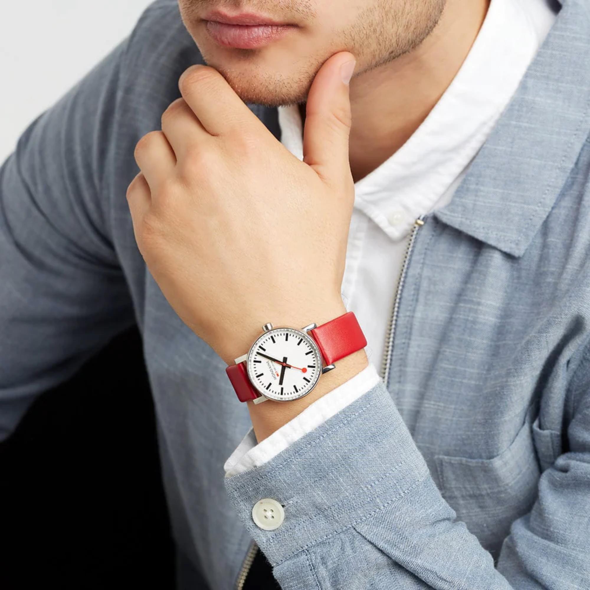 Mondaine EVO2 35mm Weißes Zifferblatt Leder Damen Quarz Uhr MSE.35110.LCV