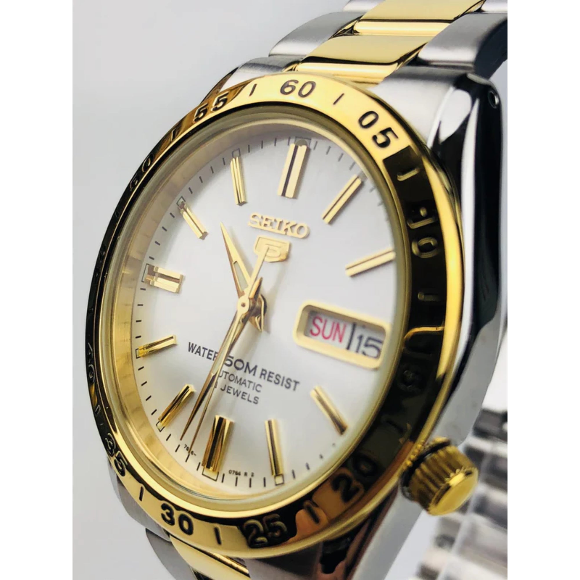 Seiko 5 Automatik Weißes Zifferblatt Zweifarbig Gold/Silber Edelstahl Herrenarmbanduhr SNKE04K1