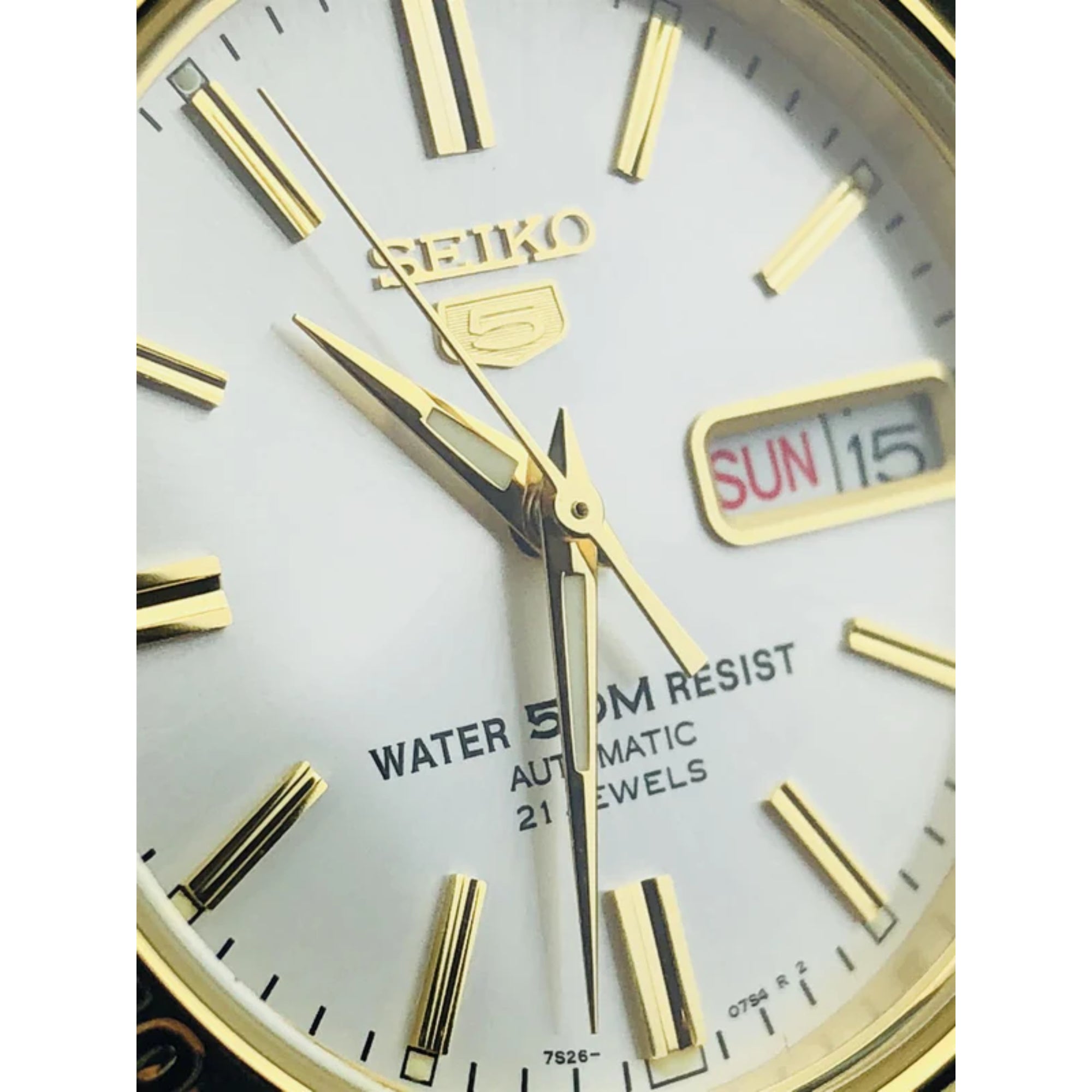 Seiko 5 Automatik Weißes Zifferblatt Zweifarbig Gold/Silber Edelstahl Herrenarmbanduhr SNKE04K1