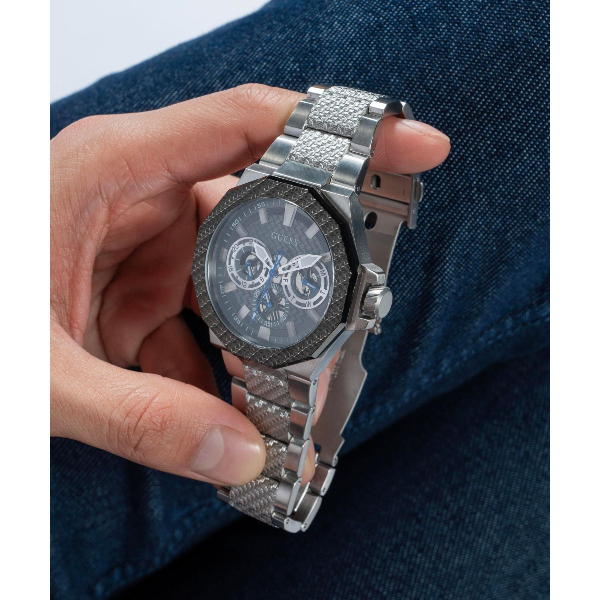 GUESS Herrenarmbanduhr mit silberfarbener Lünette, Multifunktion, graues Zifferblatt, Stahlarmband GW0636G1