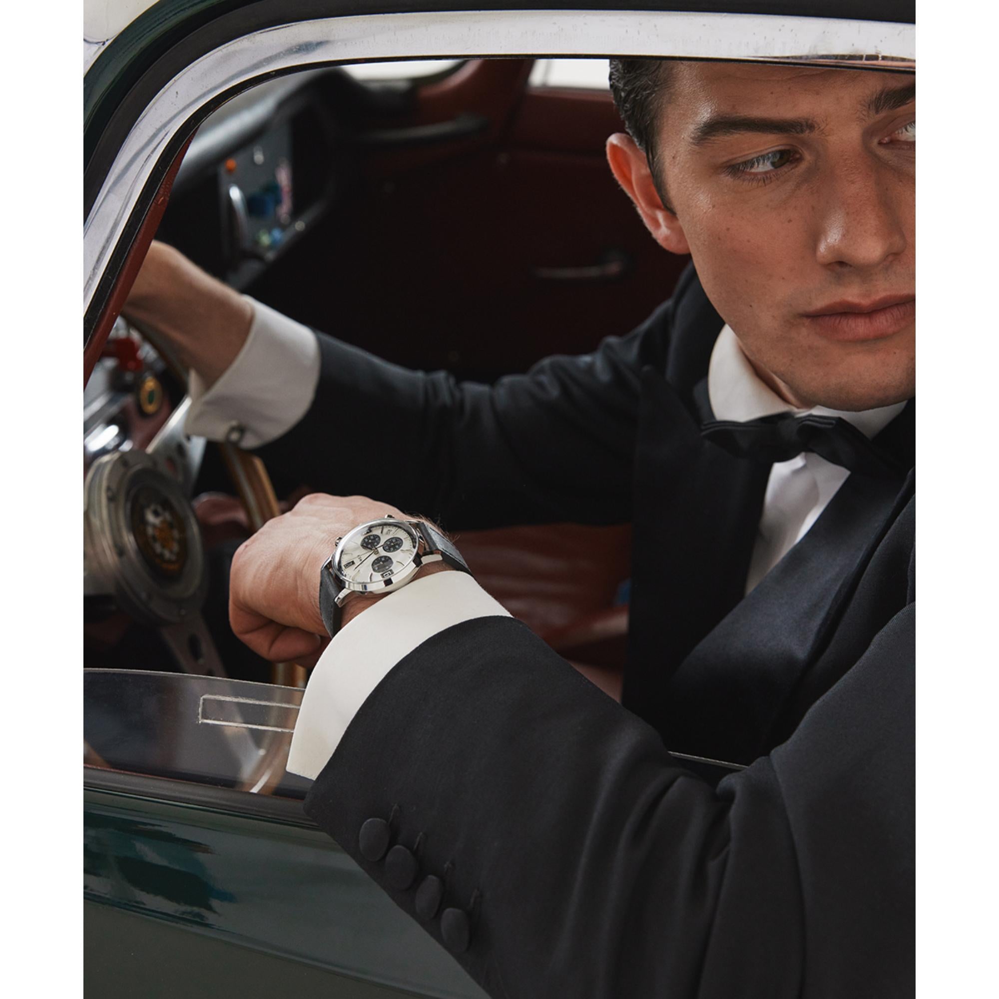 Timex Marlin Chronograph Tachymeter Silberfarbene Zifferblatt Schwarzes Lederarmband Herren Uhr TW2W10300