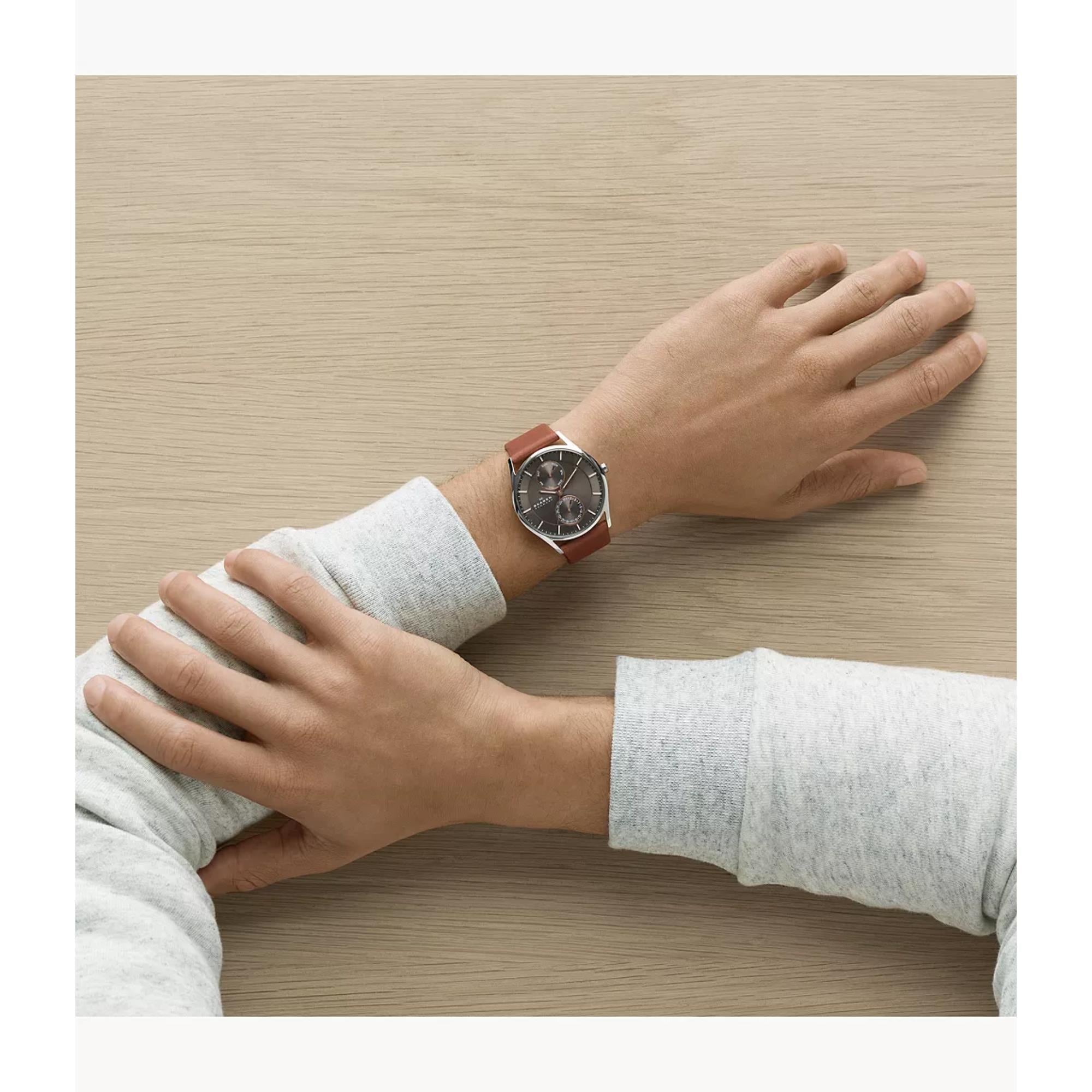 Skagen Holst Multifunktion Mittelbraunes Lederarmband Graues Zifferblatt Herrenarmbanduhr SKW6086