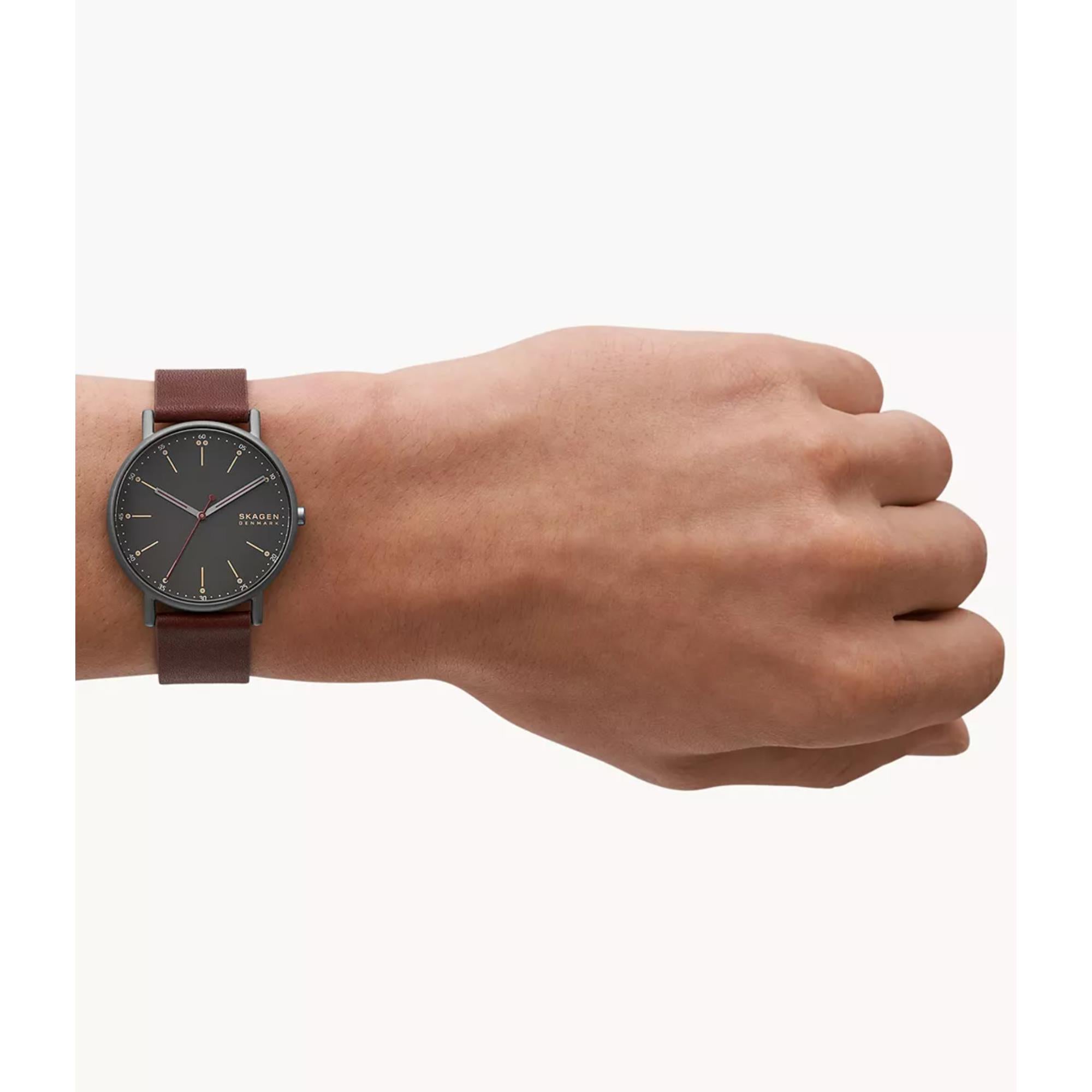 Montre homme Skagen Signatur avec bracelet en cuir bois de cerisier et cadran noir SKW6860