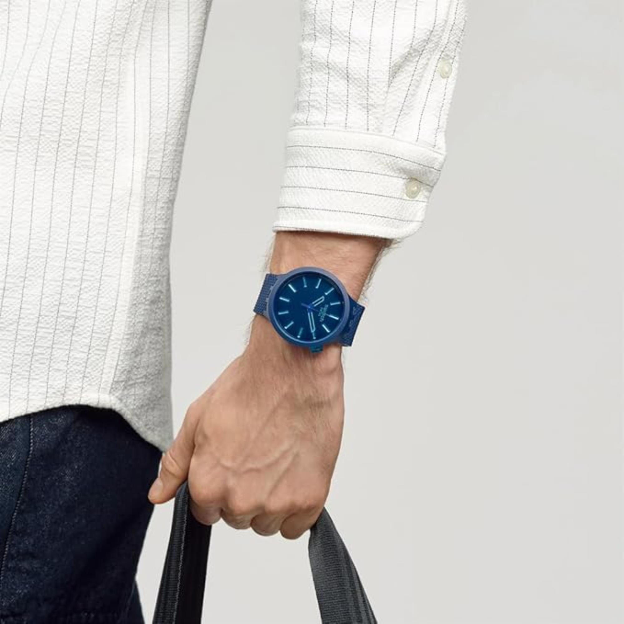 Swatch Big Bold Indigo Glow Blaues Zifferblatt Silikonarmband Uhr SB05N113