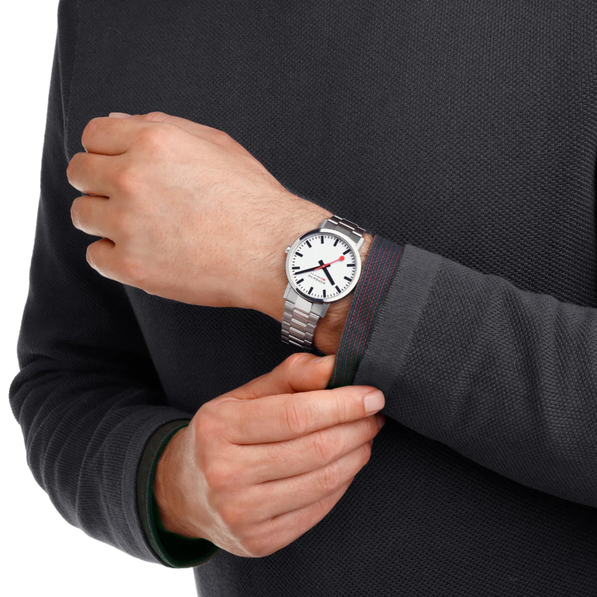 Mondaine Classic Weißes Zifferblatt Stahlarmband Uhr A660.30360.11SBJ