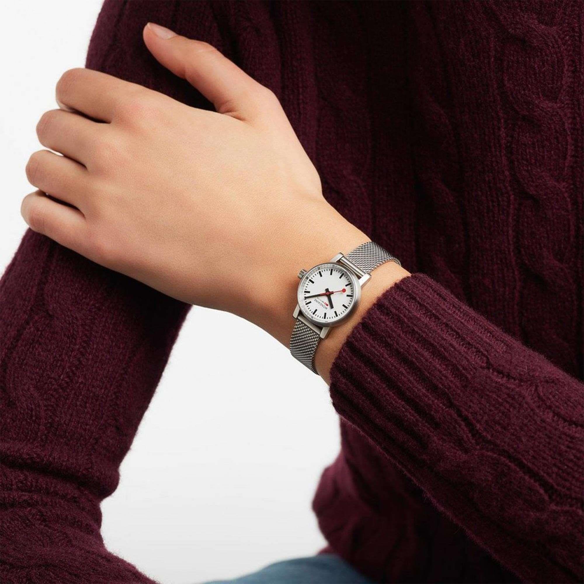 Mondaine Evo2 Petite Uhr mit weißem Zifferblatt und Edelstahl-Mesh-Armband für Damen MSE.26110.SM