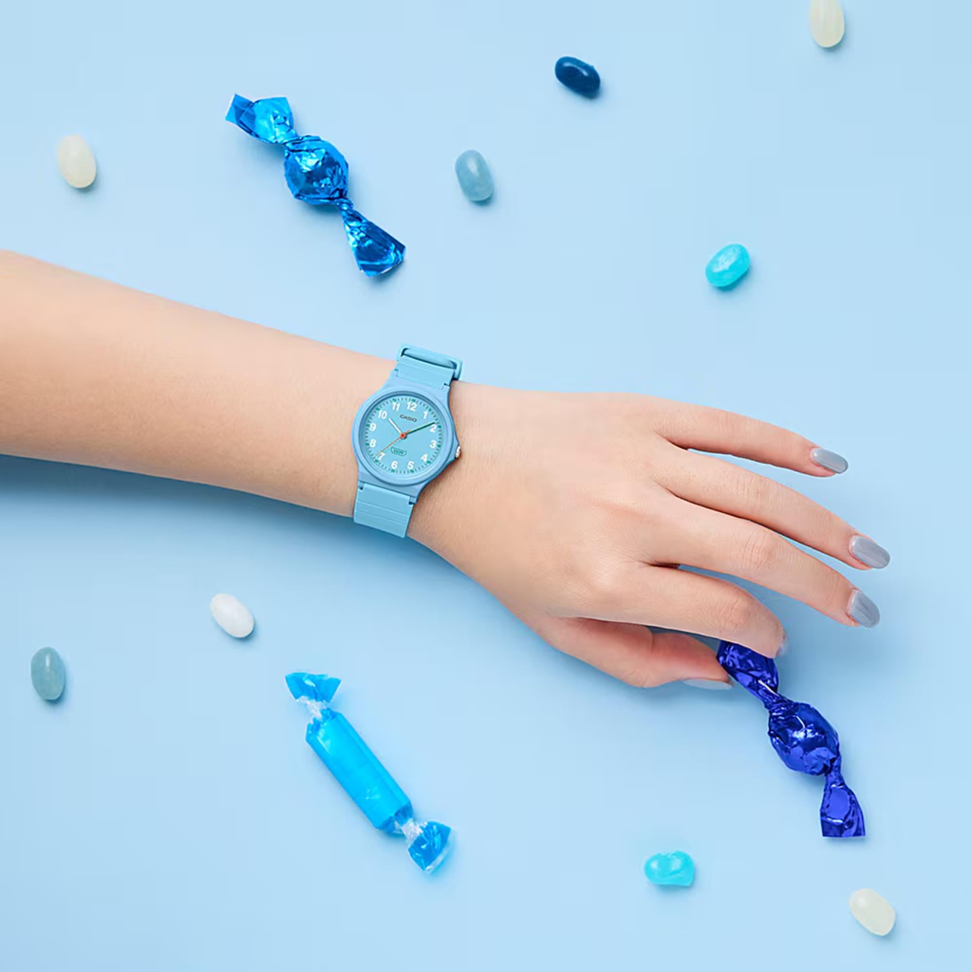 Casio POP Back-to-School Blaues Zifferblatt Kunststoffarmband Damen Uhr LQ-24B-2BEF