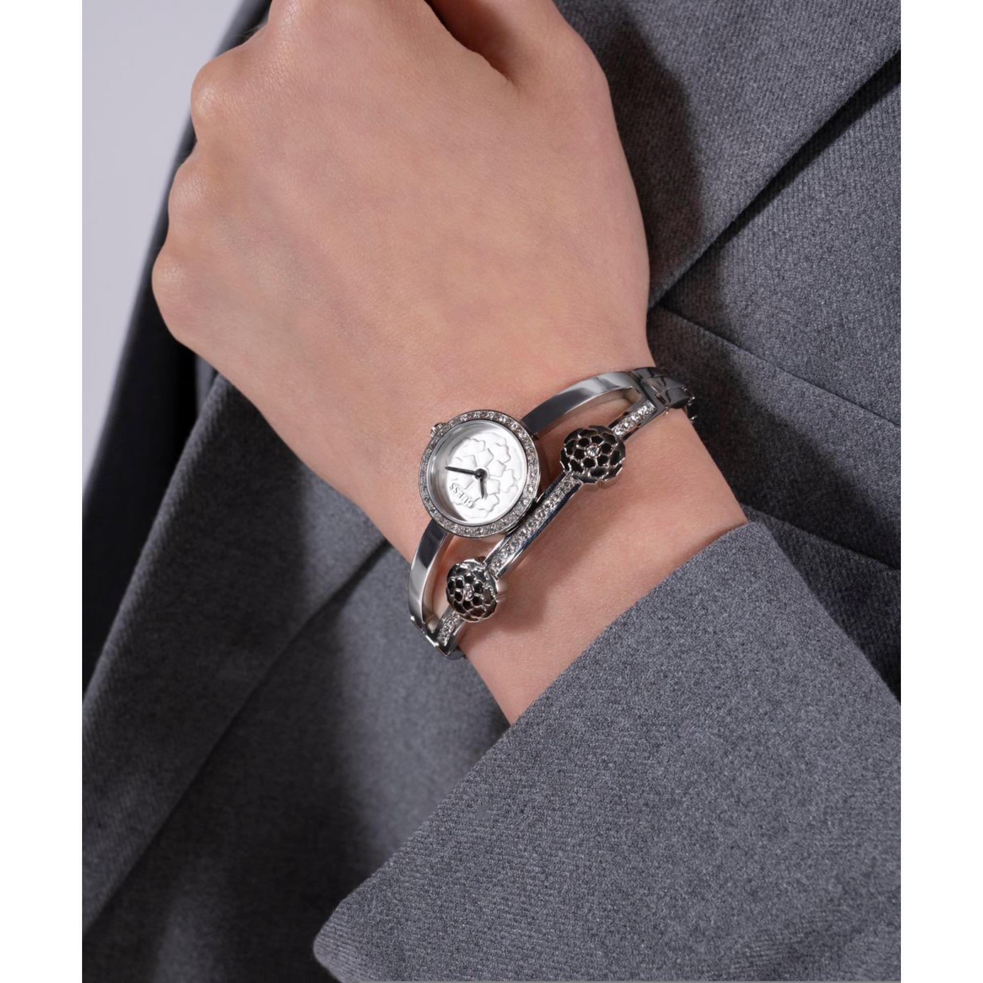 Guess Chloe Silbernes Zifferblatt Edelstahlarmband Damen Uhr GW0756L1