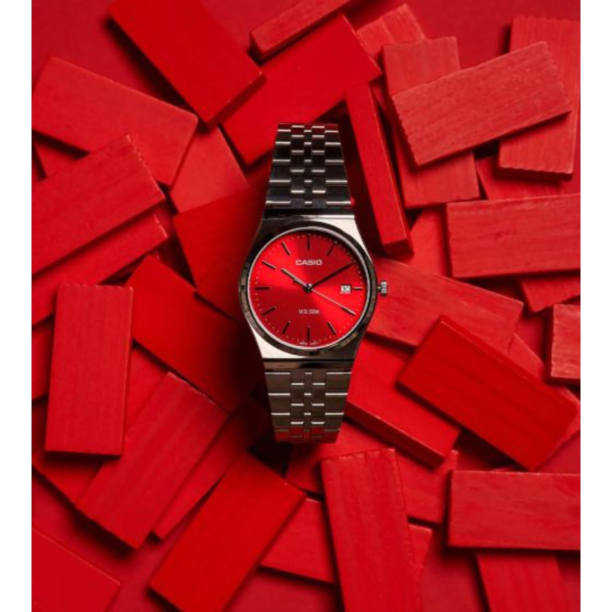 Casio MTP Serie Standard Rotes Zifferblatt Edelstahlarmband Herren Uhr MTP-B145D-4A2VEF