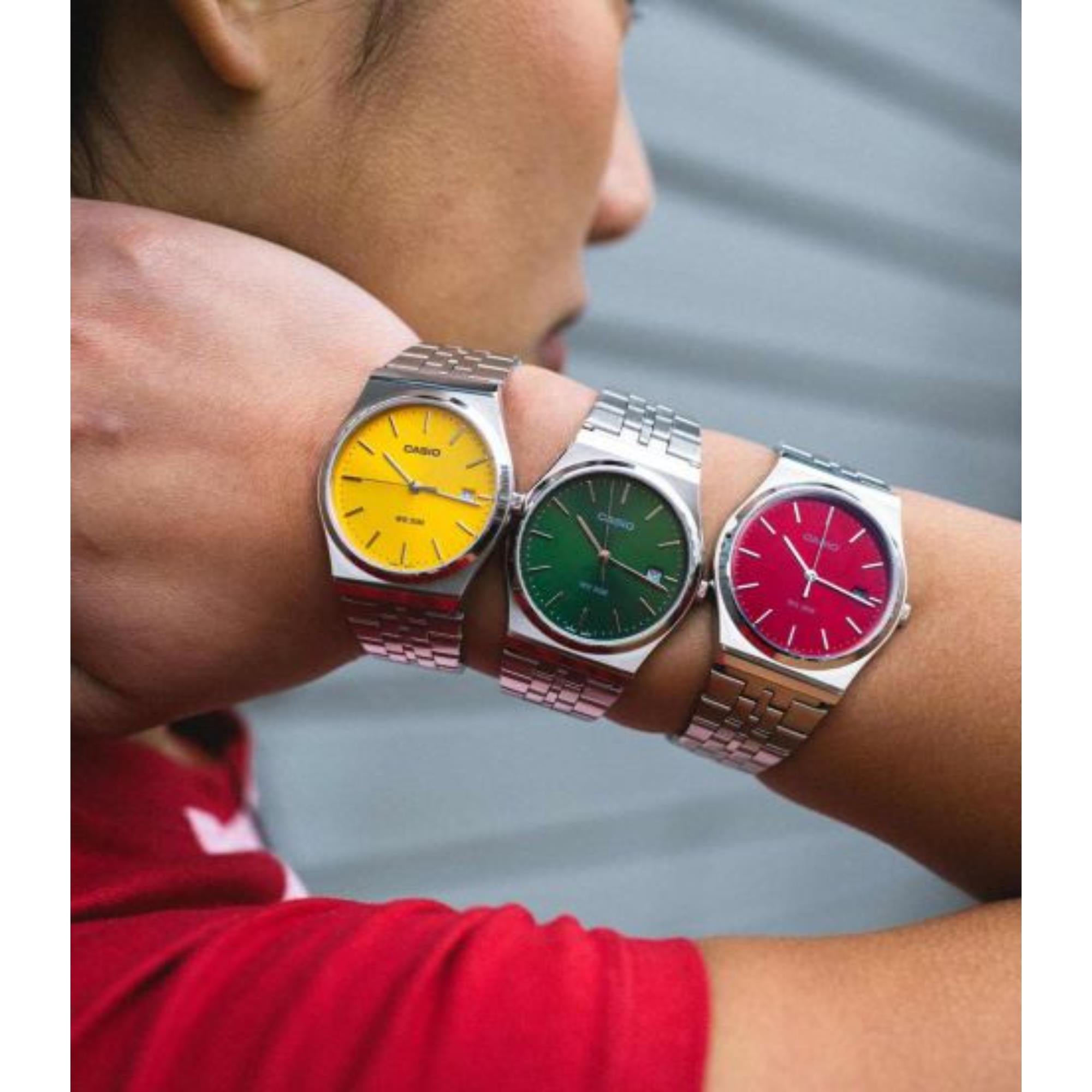 Casio MTP Serie Standard Rotes Zifferblatt Edelstahlarmband Herren Uhr MTP-B145D-4A2VEF