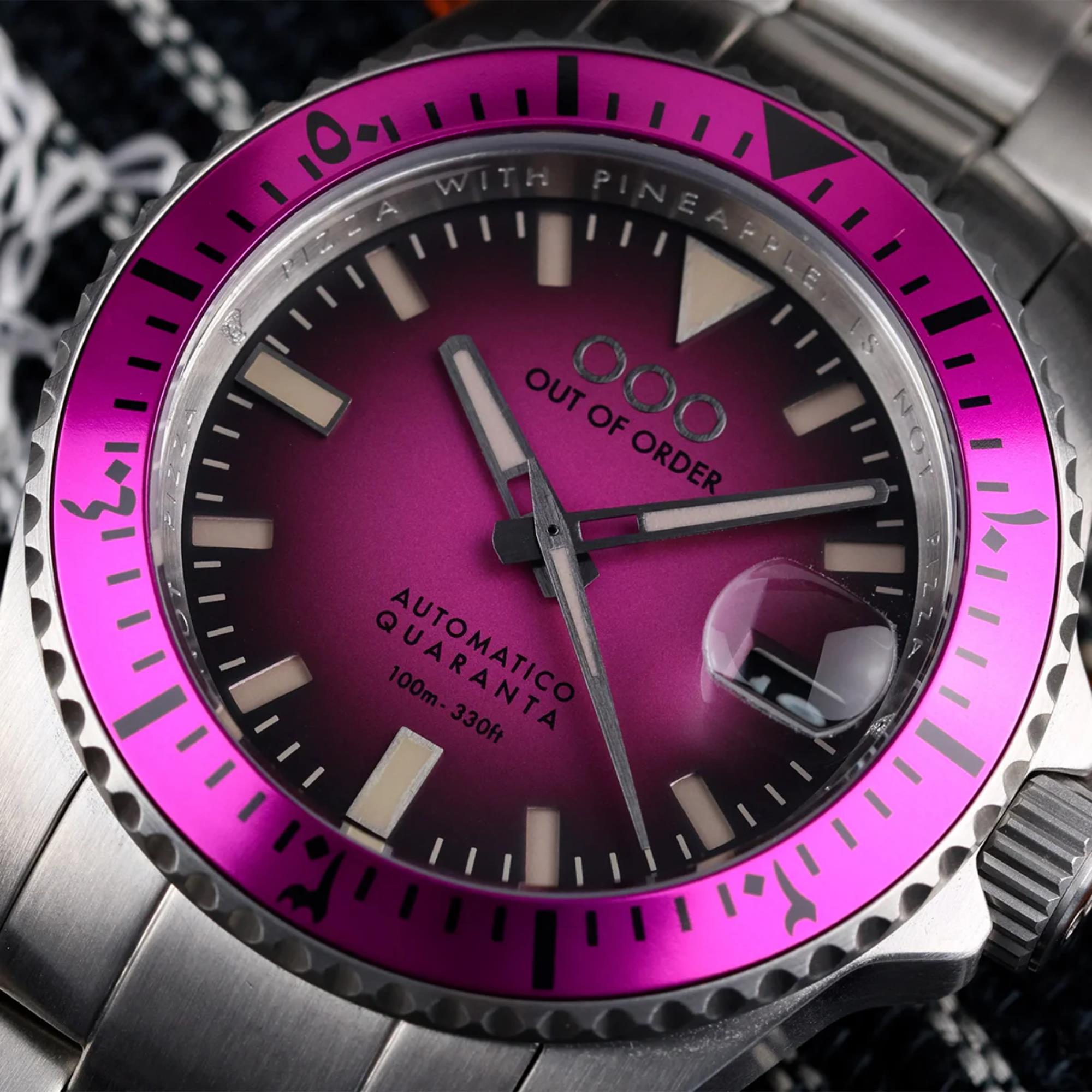 Out of Order Automatico Quaranta Ultra Gebürstet Magenta Zifferblatt Stahlarmband Herren Uhr OOO.001-21.FX.SS