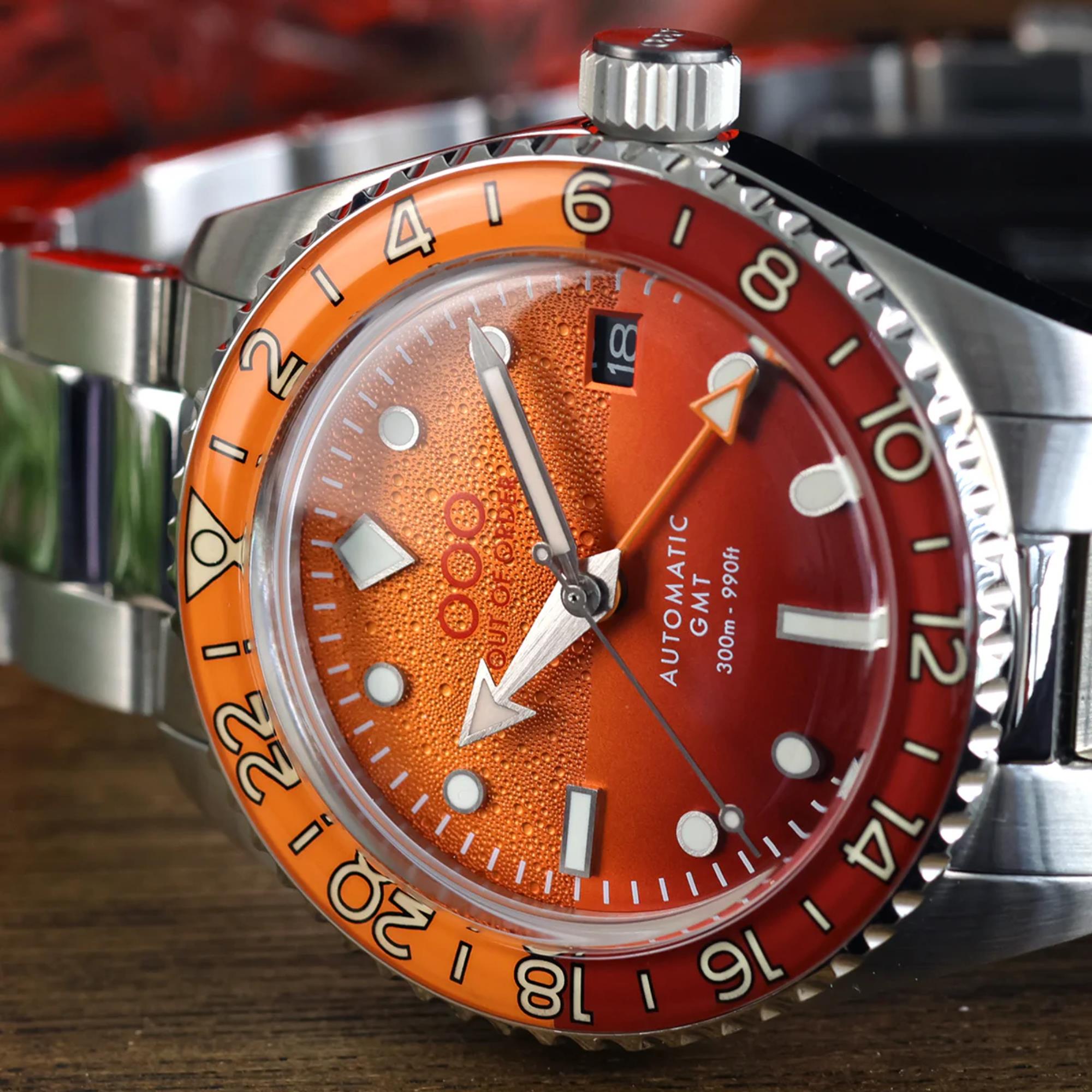 Out Of Order Negroni Shaker Automatik GMT Ultra-Gebürstetes Oranges Zifferblatt Stahl Uhr OOO.001-25.NE.BAND.SS