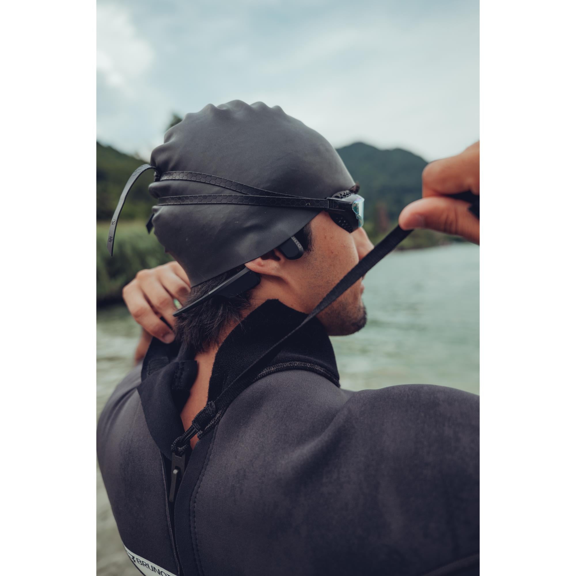 Suunto SS051023000 Aqua Black Sports Open-Ear Wireless Headphones
