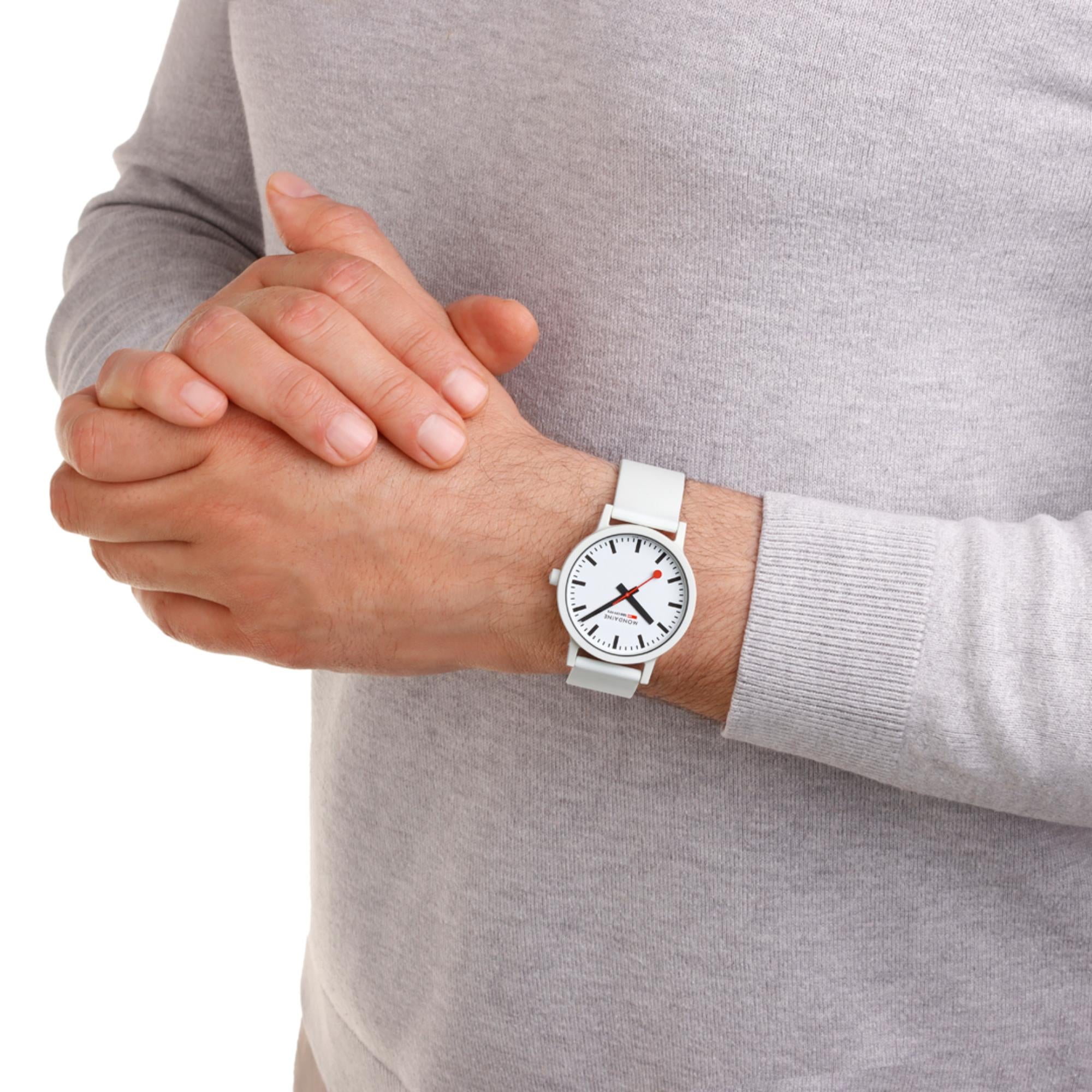 Mondaine Essence 41mm Weißes Zifferblatt Silikon Herren Quarz Uhr MS1.41110.RA