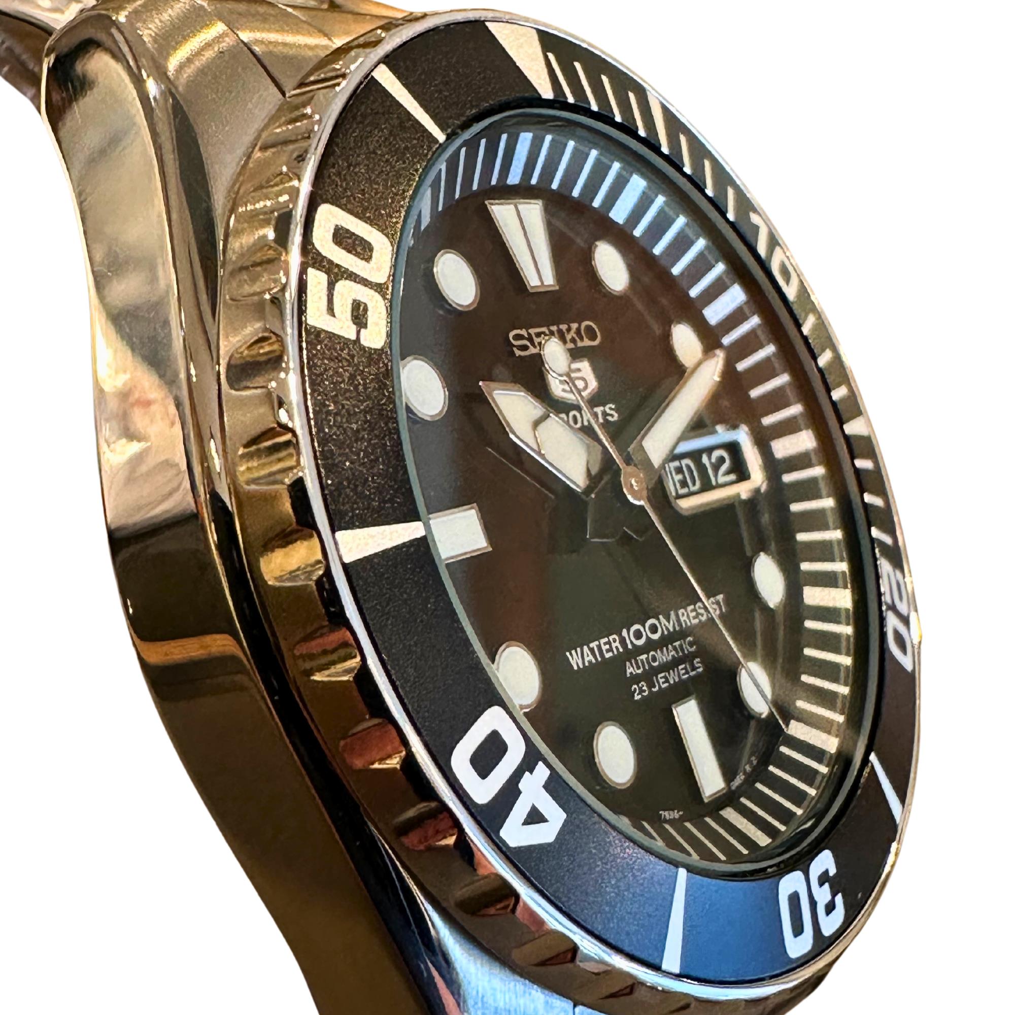 Seiko 5 Sports ‘Seeigel’ Automatik Schwarzes Zifferblatt Edelstahlarmband Herren Uhr SNZF17K1