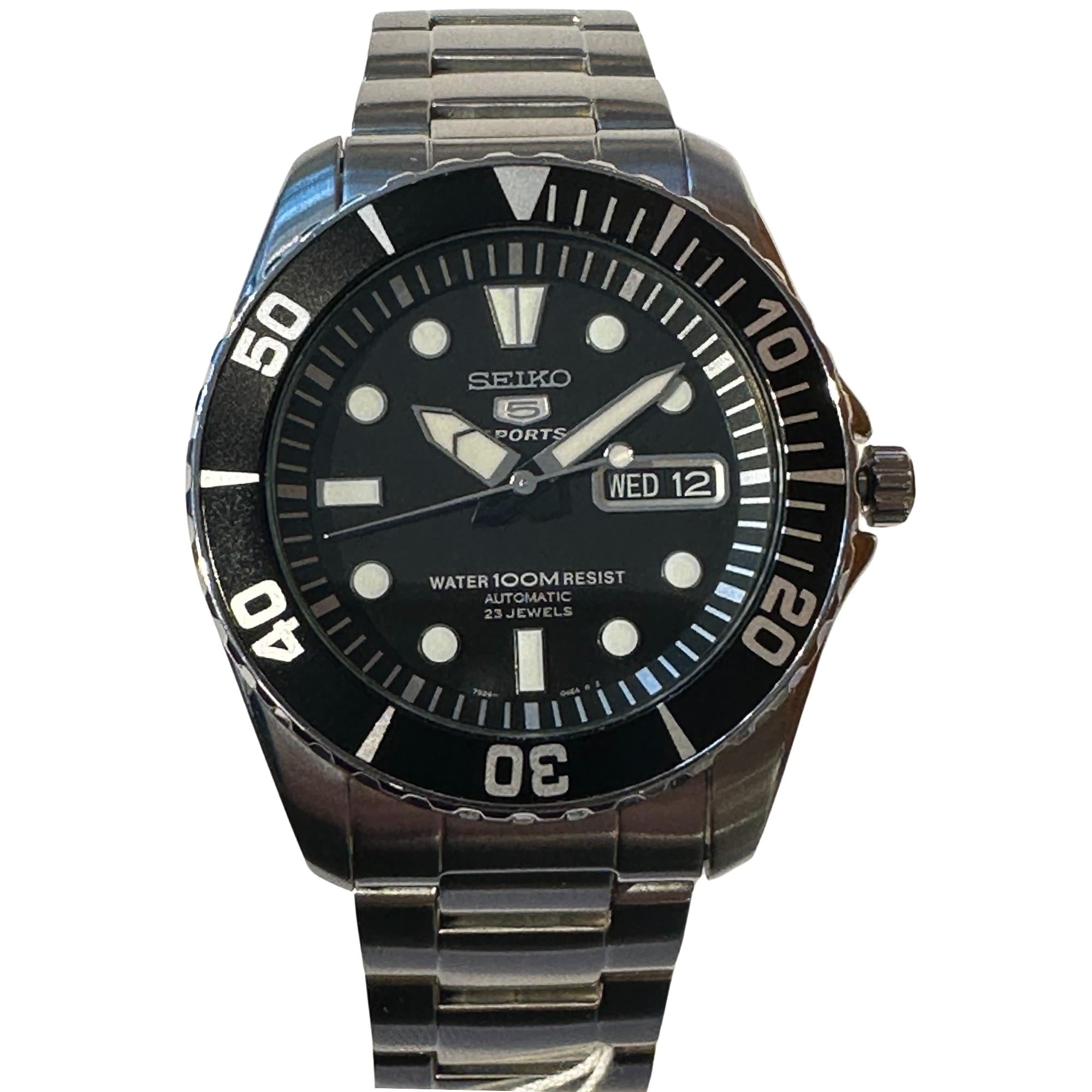 Seiko 5 Sports ‘Seeigel’ Automatik Schwarzes Zifferblatt Edelstahlarmband Herren Uhr SNZF17K1