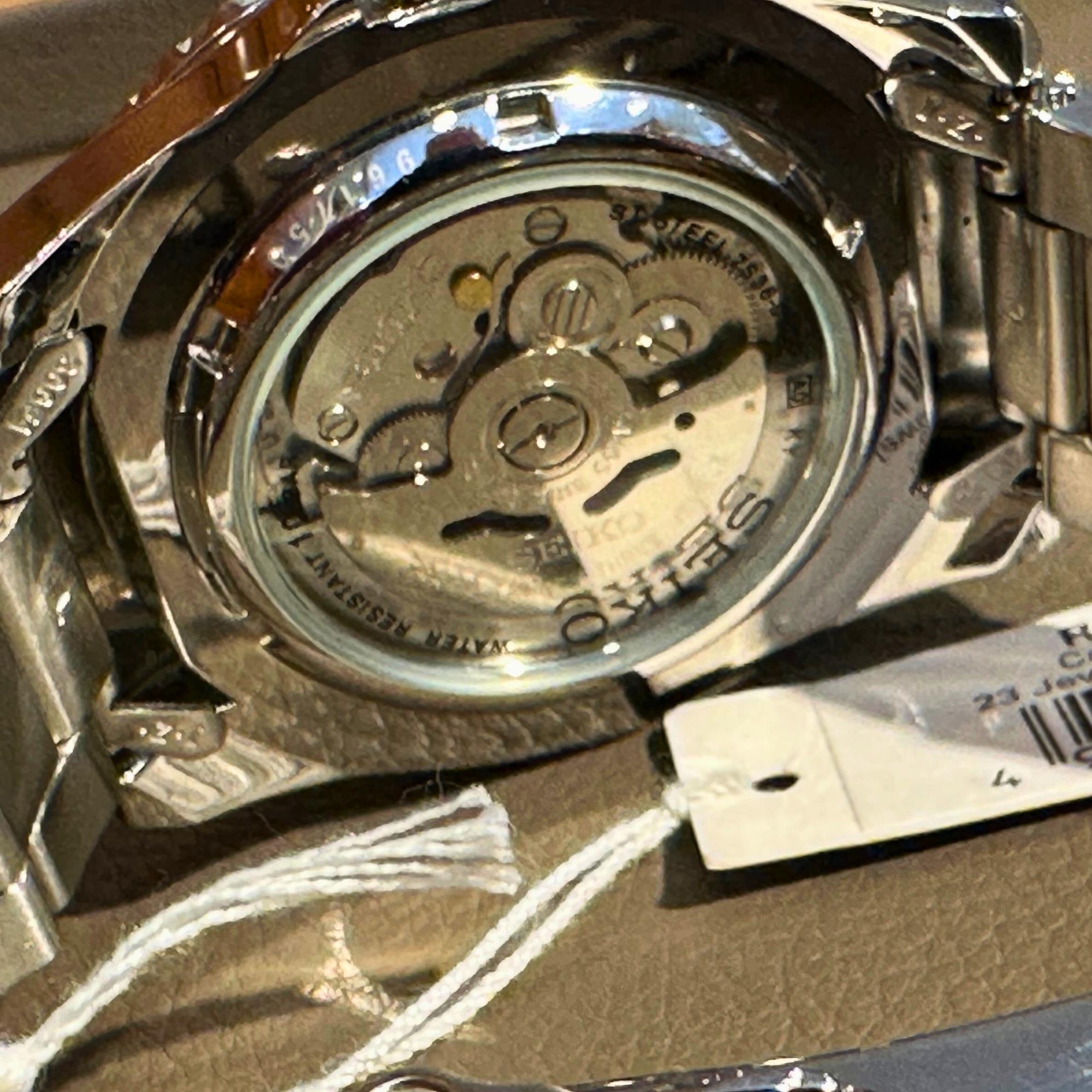 Seiko 5 Sports ‘Seeigel’ Automatik Schwarzes Zifferblatt Edelstahlarmband Herren Uhr SNZF17K1