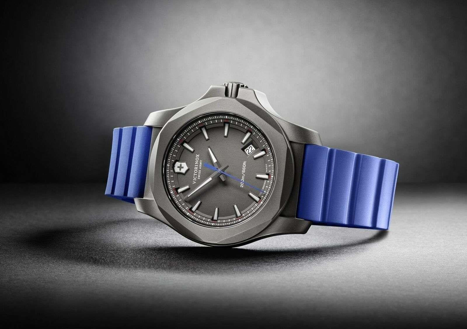 Victorinox Swiss Army I.N.O.X Blaues Gummi Graues Titan Quarz Herren Uhr 241759