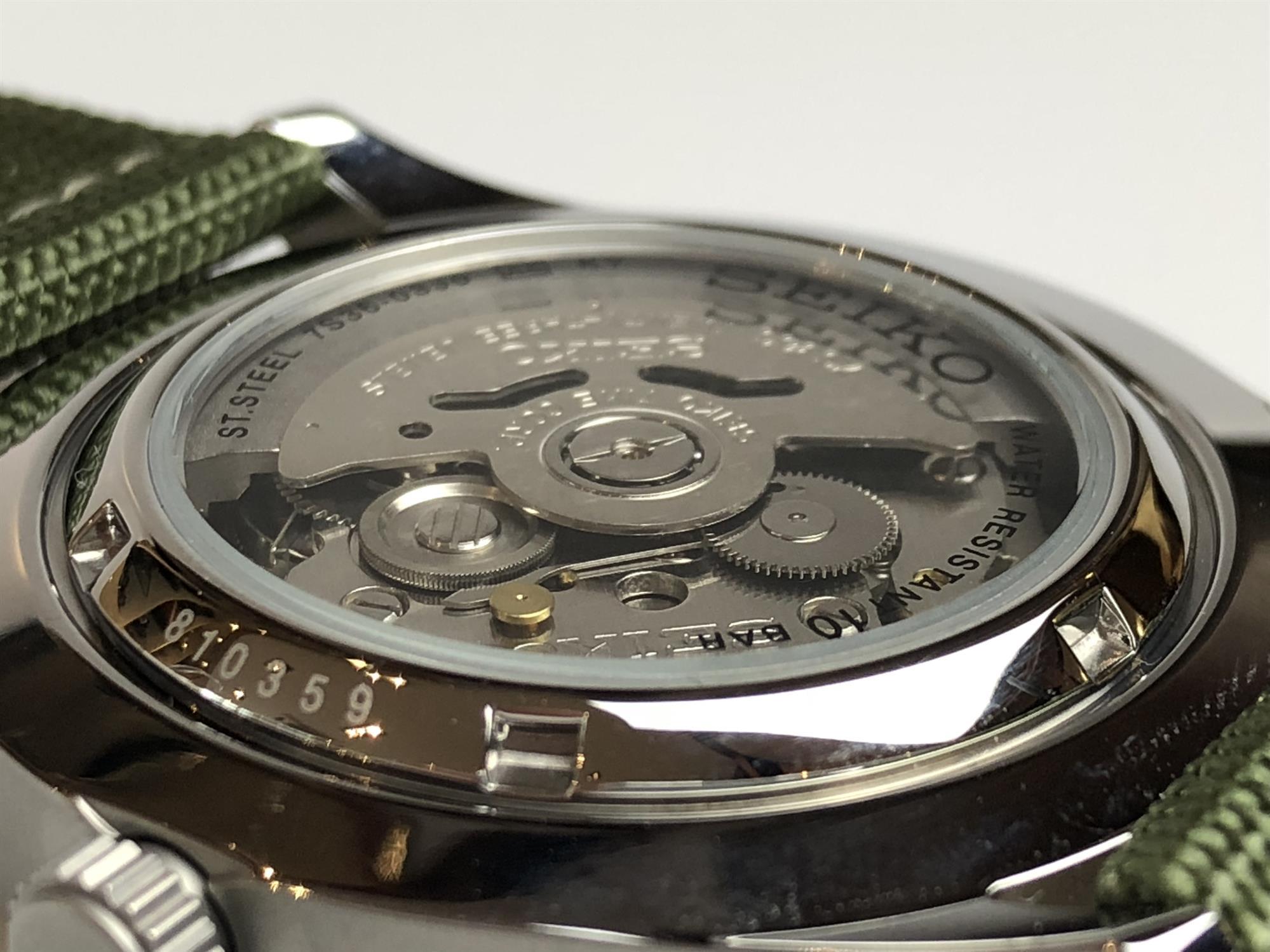 Seiko 5 Sports Automatik Grünes Zifferblatt Grünes NATO Style Armband Herren Uhr SNZG09K1