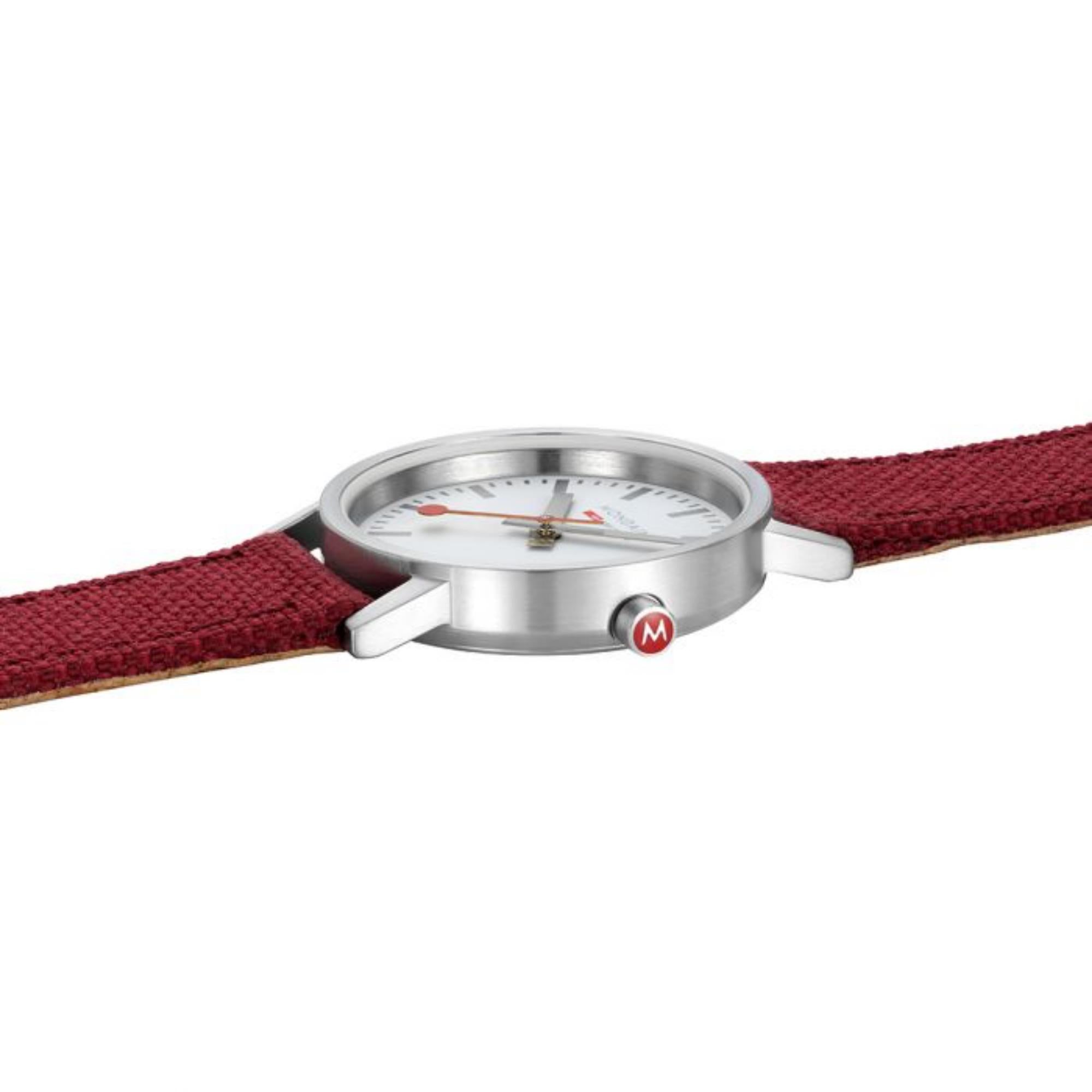 Mondaine Classic Quarz Weißes Zifferblatt Rotes Textil Armband Damen Uhr A658.30323.17SBC1