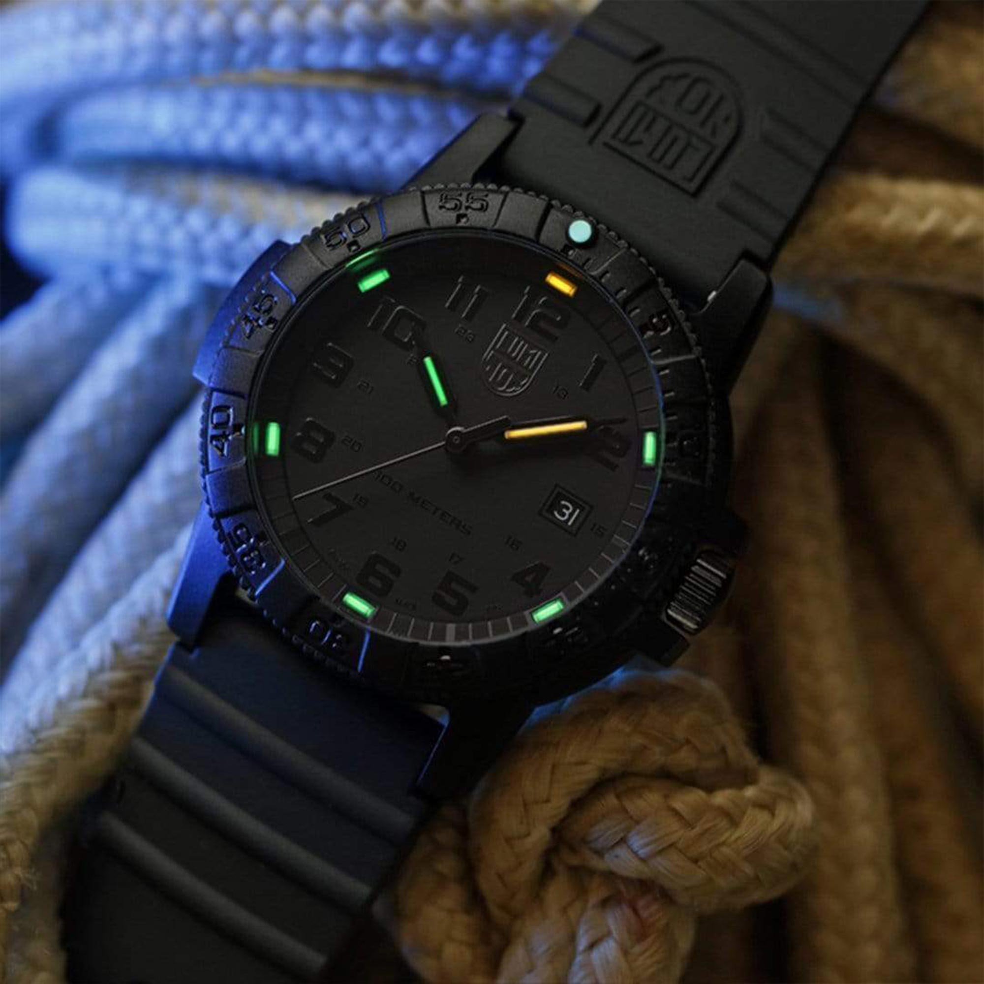 Luminox Leatherback Sea Turtle 39mm Quarz-Uhr mit schwarzem Zifferblatt und Silikonarmband XS.0301.BO.L