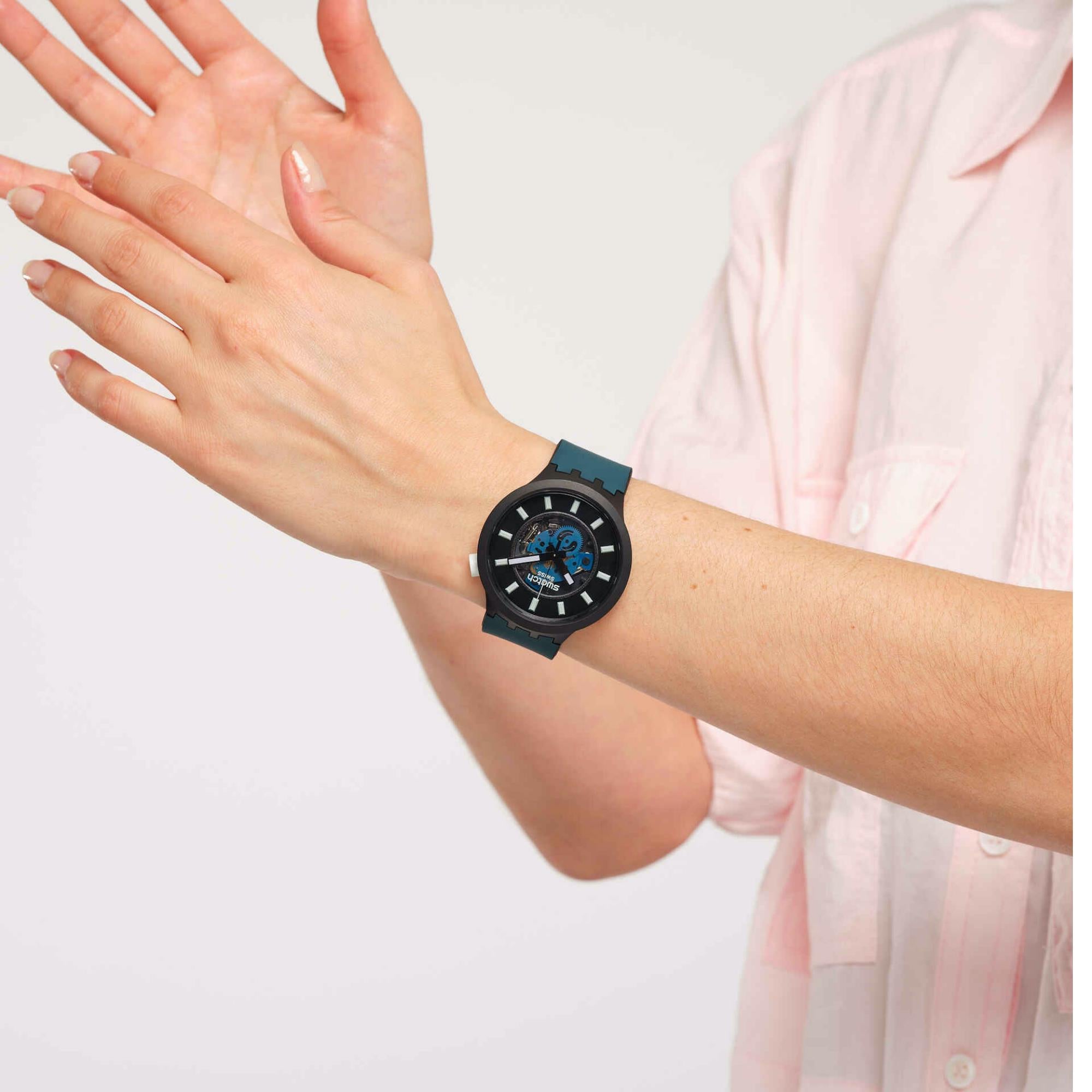 Swatch Big Bold Bioceramic Night Trip Quarz Schwarzes Zifferblatt Silikonarmband Uhr SB03B107