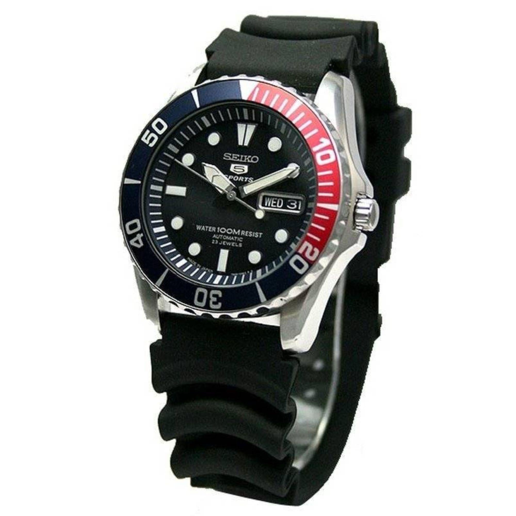 Seiko 5 Sports Automatik Blau Zifferblatt Schwarzes Gummiarmband Herren Uhr SNZF15K2