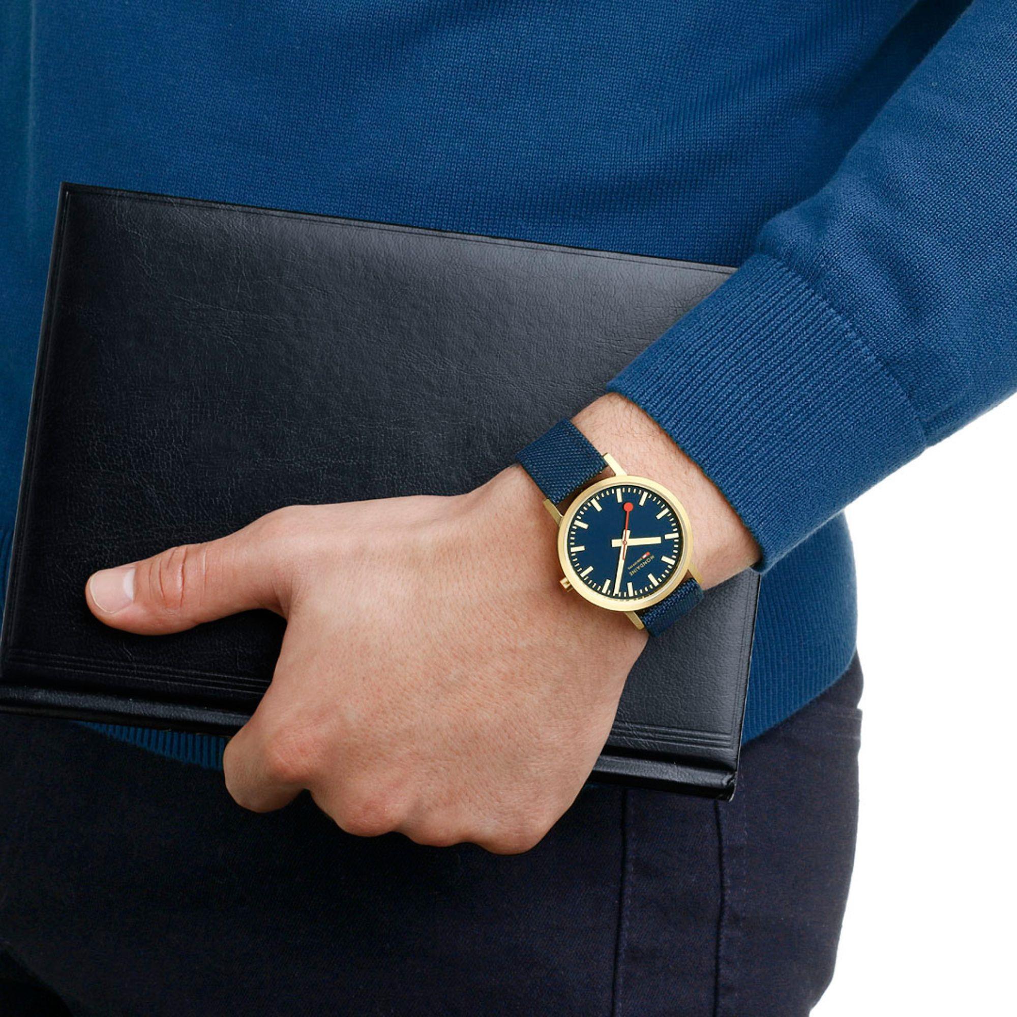 Mondaine Classic Tiefsee Blau Uhr A660.30314.40SBQ